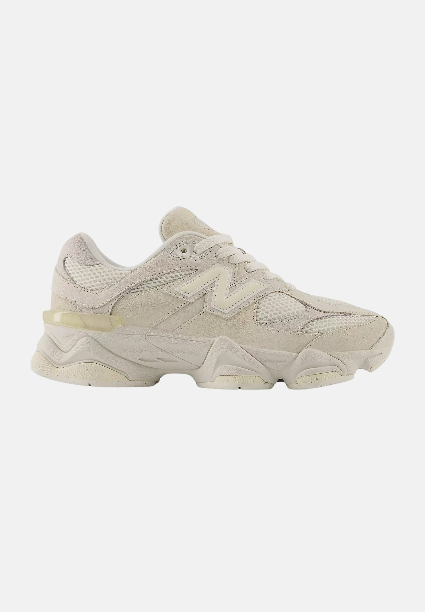 NEW BALANCE Sneackers 9060 panna per uomo e donna GC9060ER . NEW BALANCE