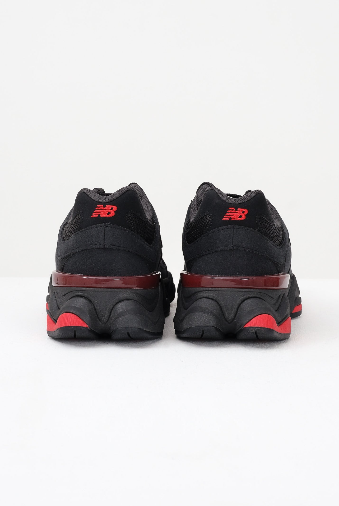 NEW BALANCE Sneakers 9060 nere e rosse da uomo e donna GC9060JR . NEW BALANCE
