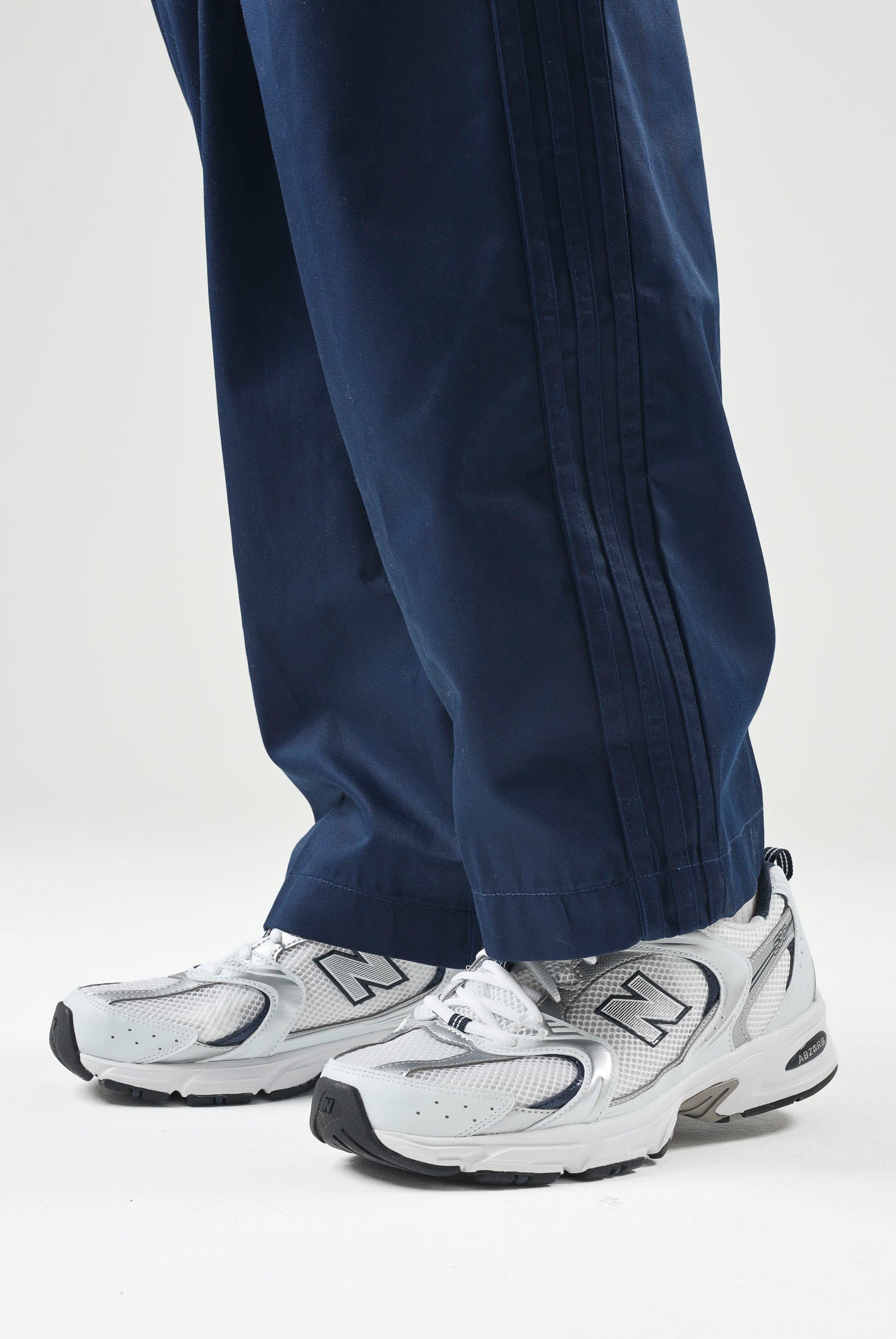 NEW BALANCE Sneakers 530 bianche da uomo e donna, con dettagli a contrasto. NBMR530SG . NEW BALANCE