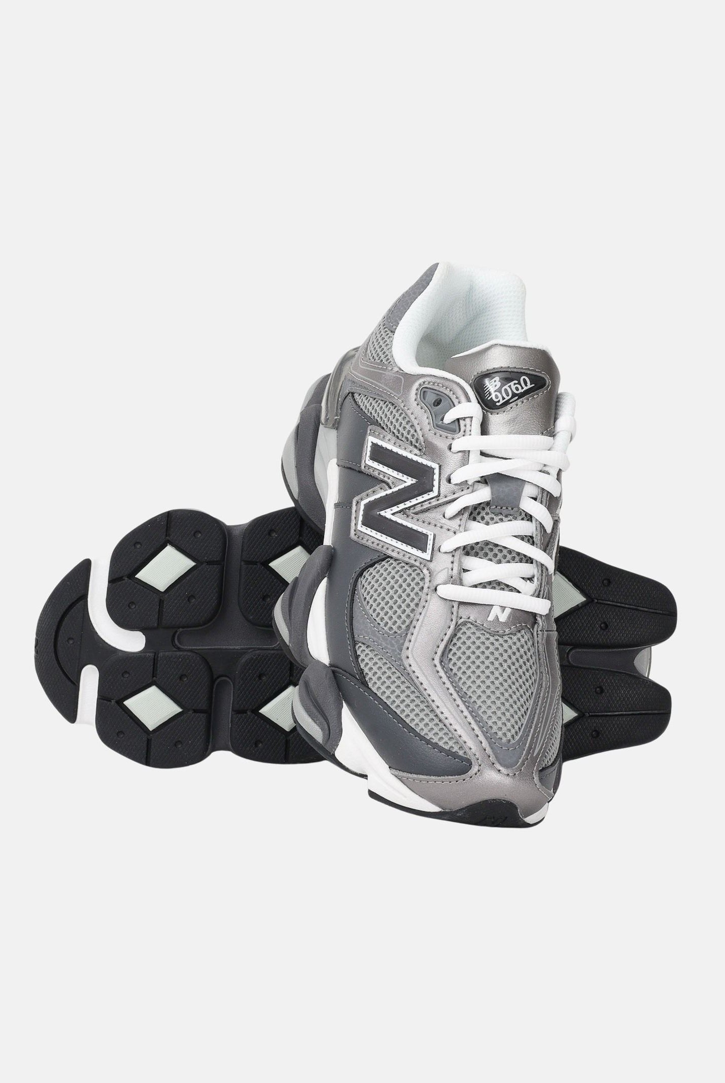 NEW BALANCE Sneakers 9060 grigie da uomo e donna U906051K . NEW BALANCE
