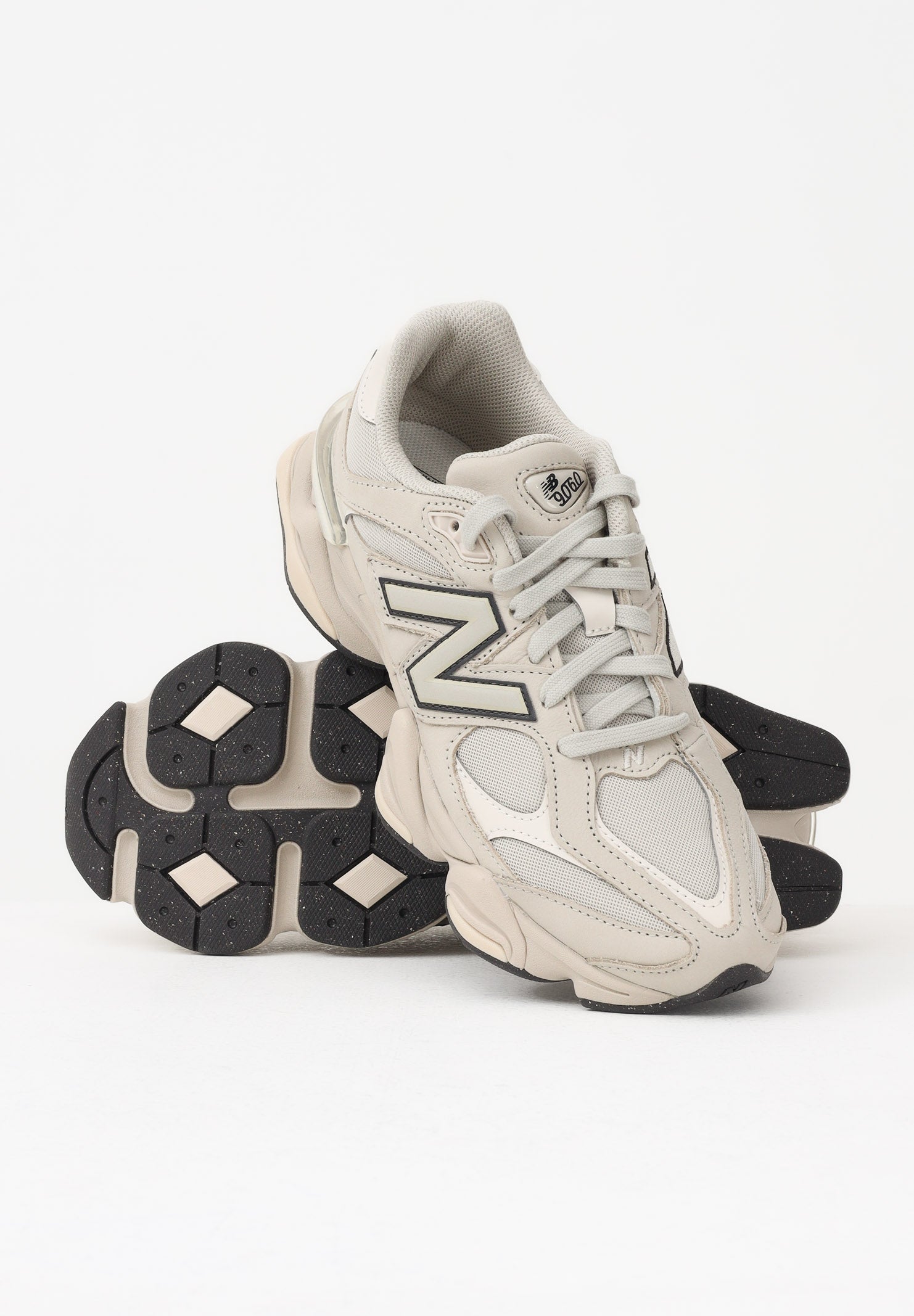 NEW BALANCE Sneakers 9060 beige da uomo U906078T . NEW BALANCE