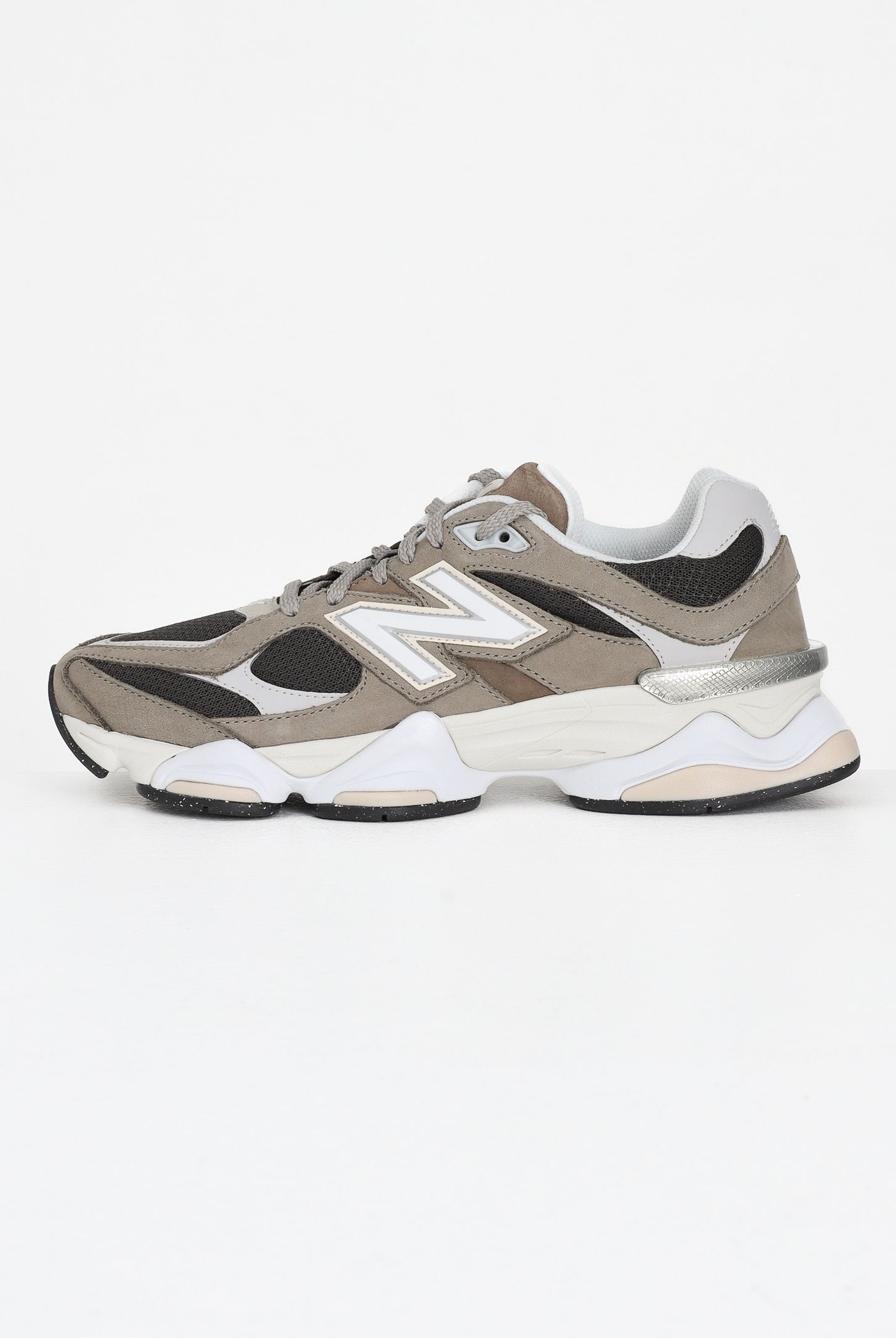 NEW BALANCE Sneakers 9060 tortora da uomo U9060CTA . NEW BALANCE
