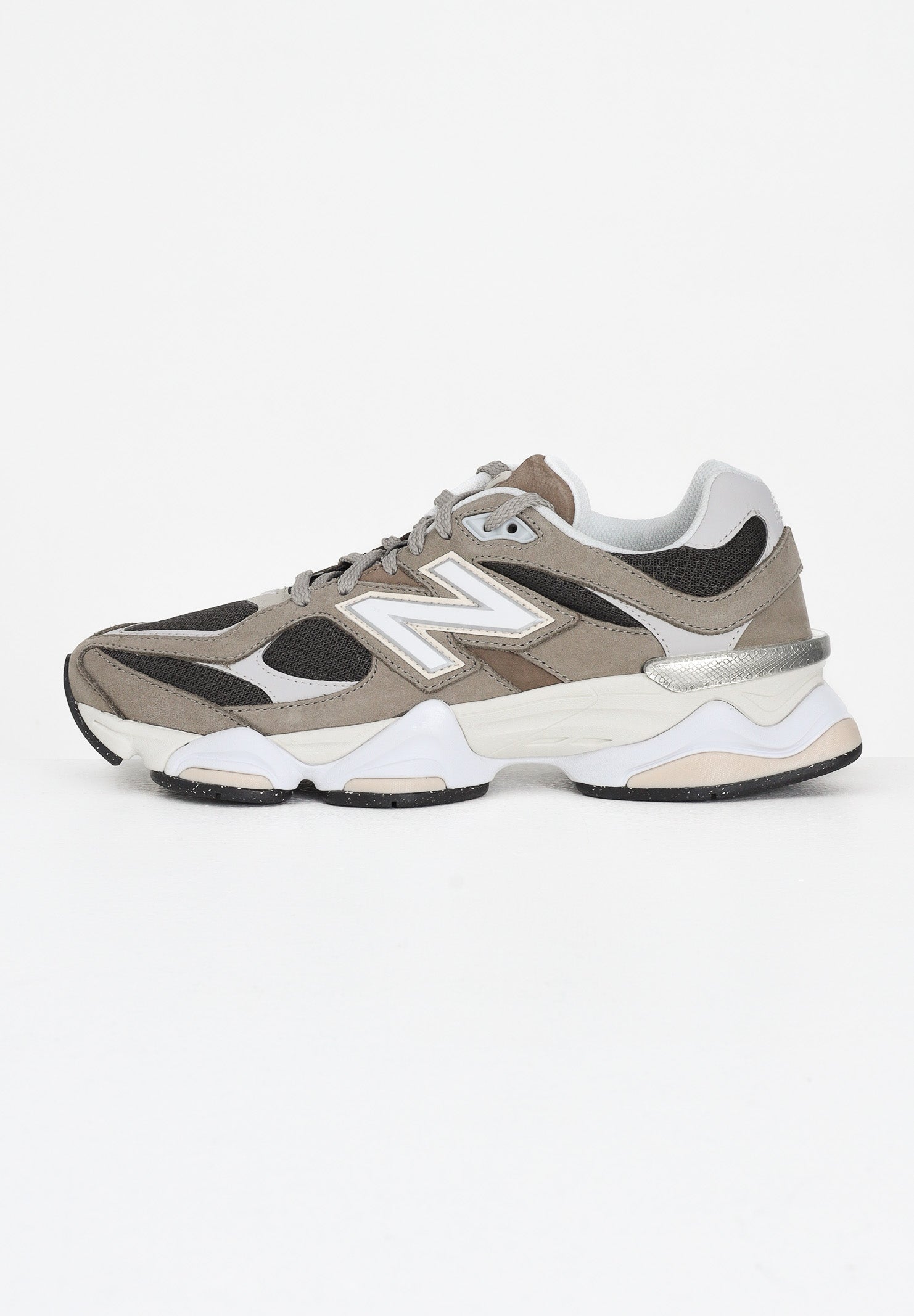 NEW BALANCE Sneakers 9060 tortora da uomo U9060CTA . NEW BALANCE