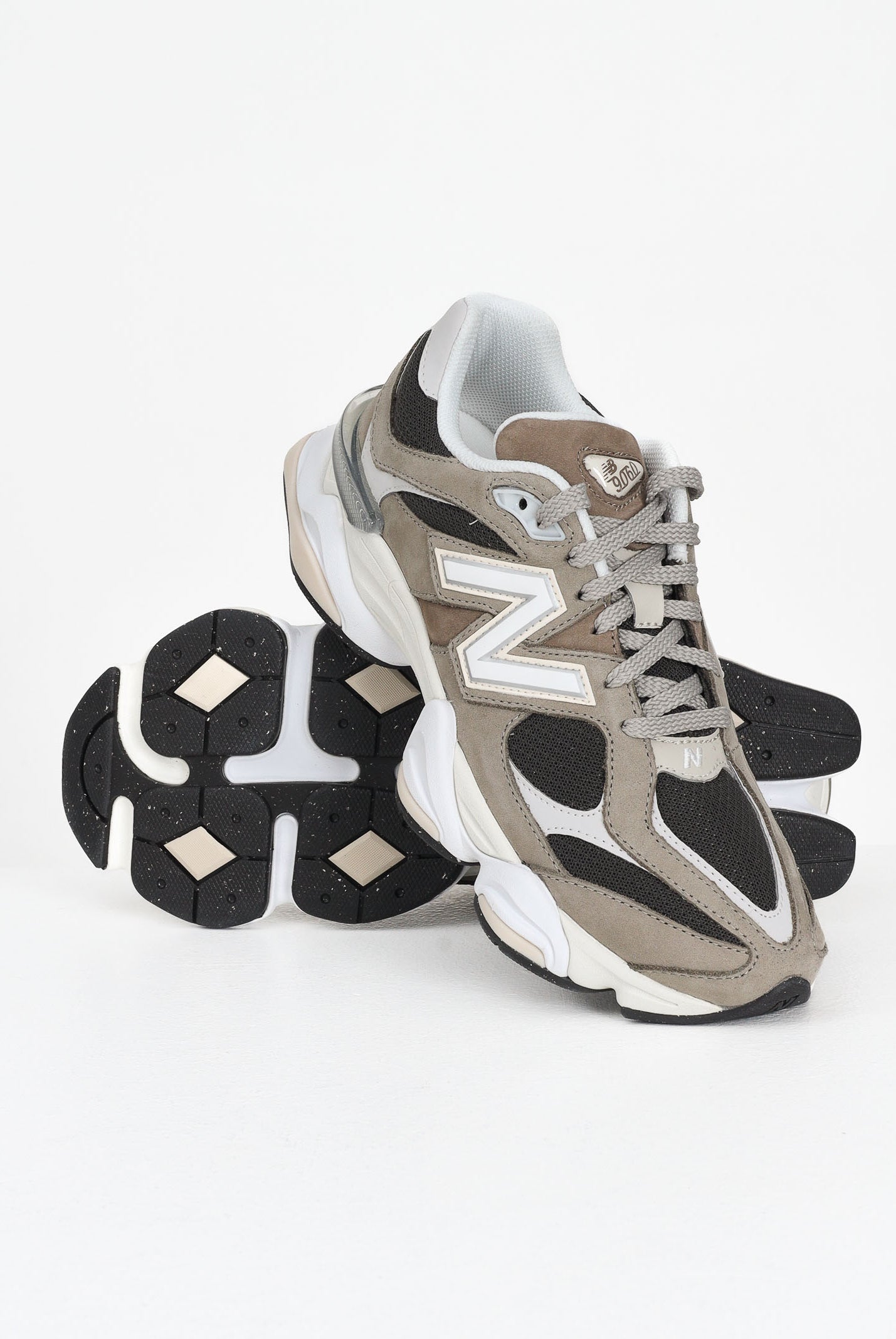 NEW BALANCE Sneakers 9060 tortora da uomo U9060CTA . NEW BALANCE