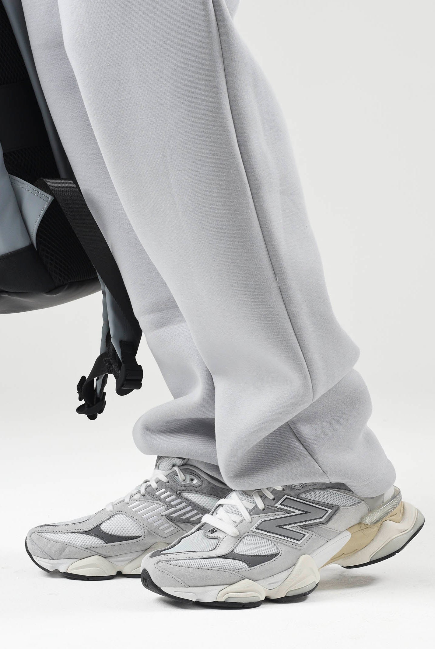 NEW BALANCE Sneakers 9060 grigie da uomo e donna U9060GRY . NEW BALANCE