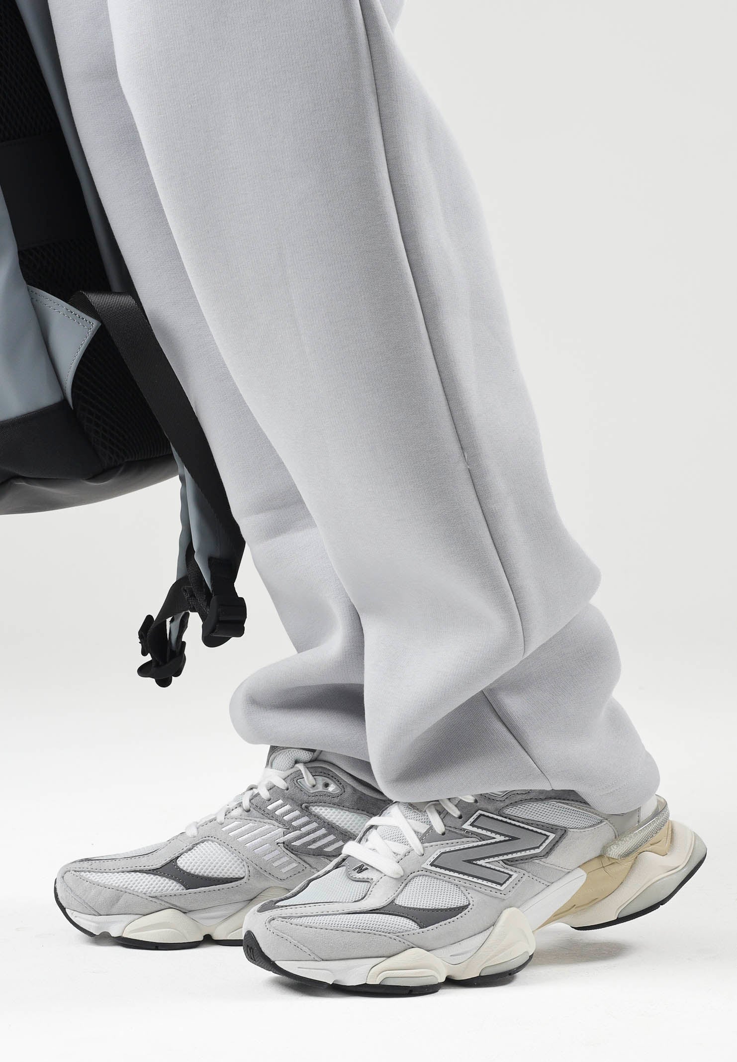 NEW BALANCE Sneakers 9060 grigie da uomo e donna U9060GRY . NEW BALANCE