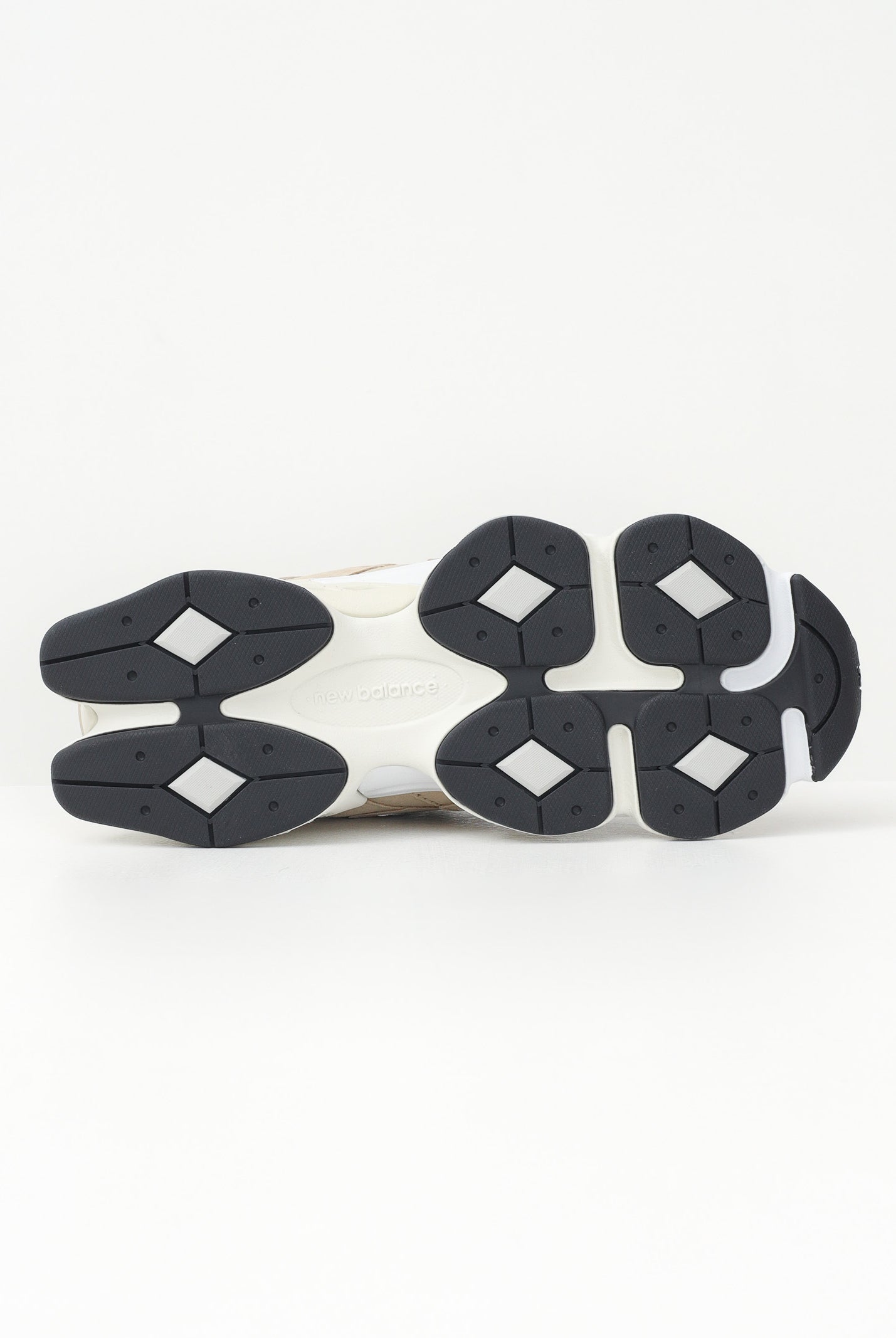NEW BALANCE Sneakers 9060 beige da uomo U9060LBD . NEW BALANCE