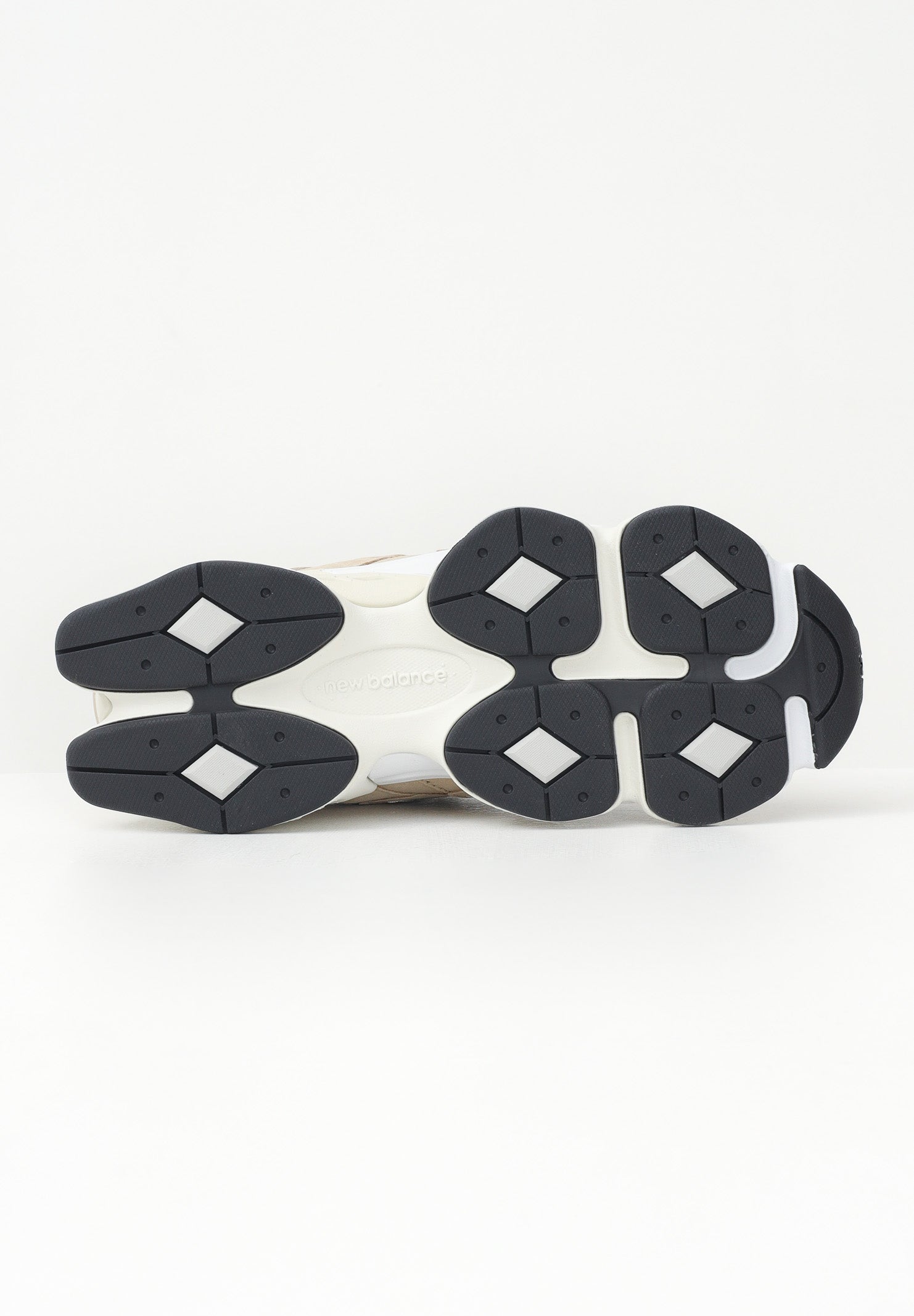 NEW BALANCE Sneakers 9060 beige da uomo U9060LBD . NEW BALANCE