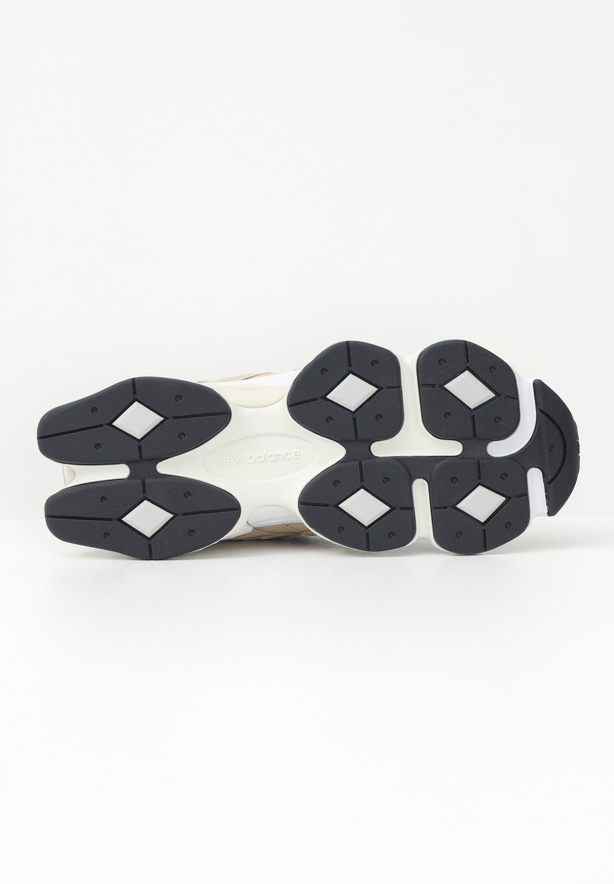 NEW BALANCE Sneakers 9060 beige da uomo U9060LBD . NEW BALANCE