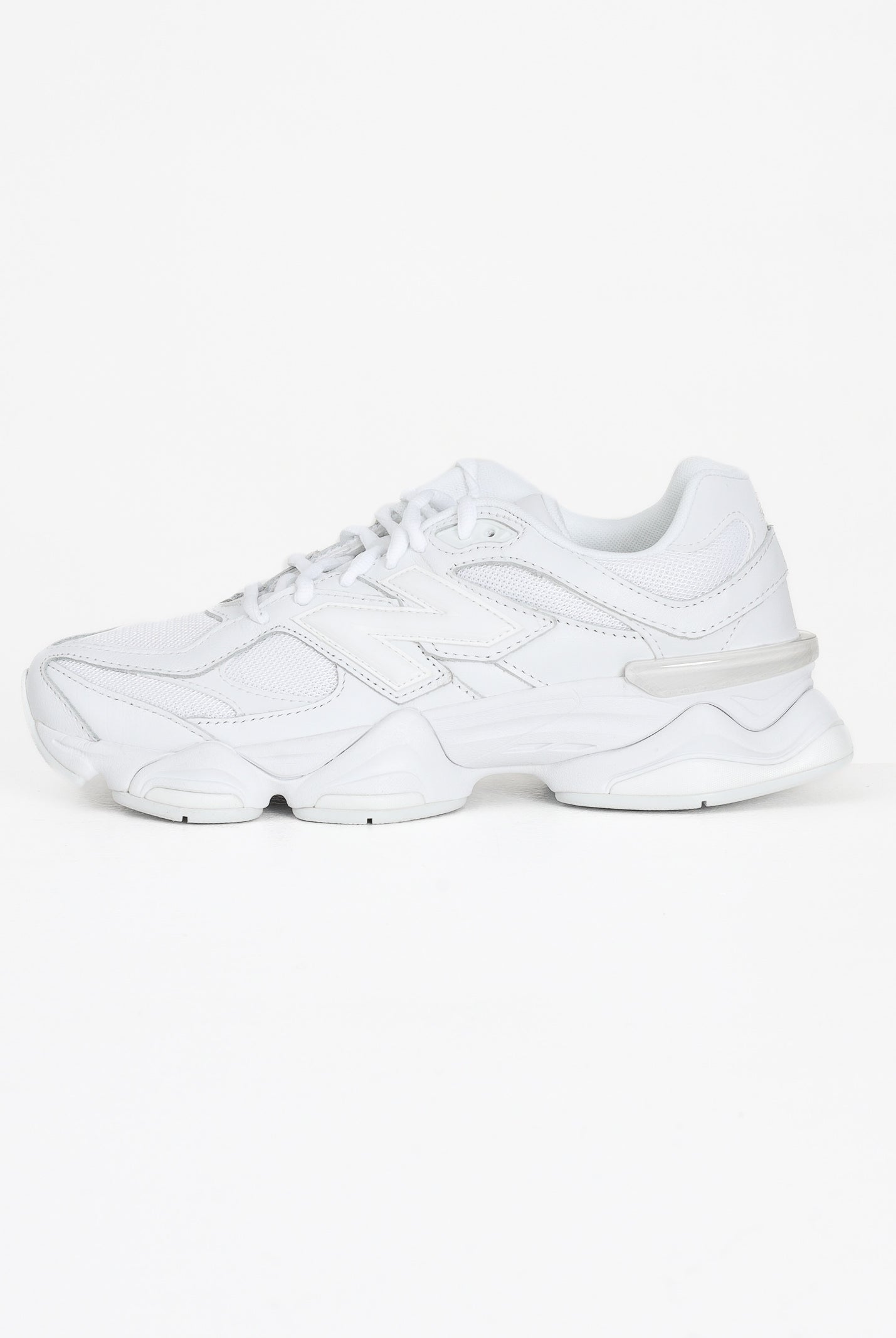 NEW BALANCE Sneakers 9060 bianche da uomo U9060NRJ . NEW BALANCE
