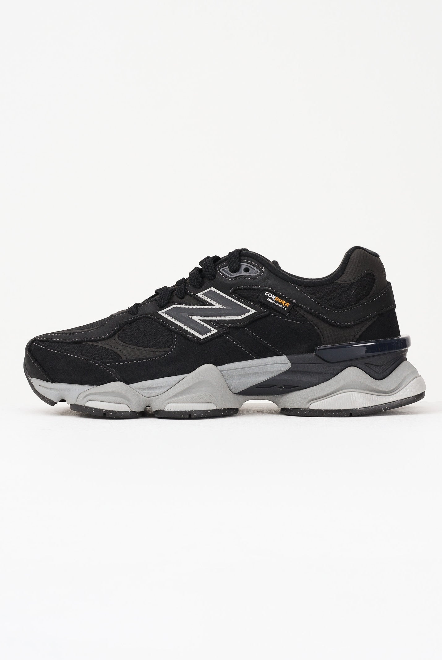 NEW BALANCE Sneakers 9060 nere per uomo e donna U9060ORA . NEW BALANCE