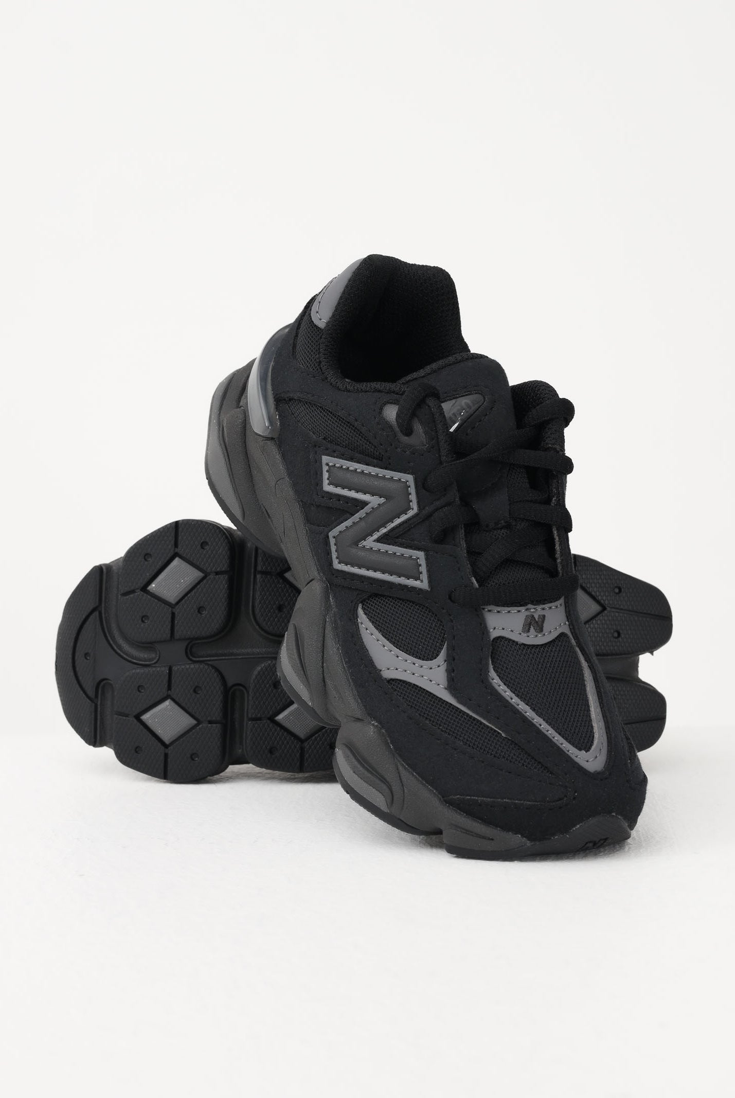 NEW BALANCE Sneakers 9060 Lace nere da bambino e bambina P9060662 . NEW BALANCE