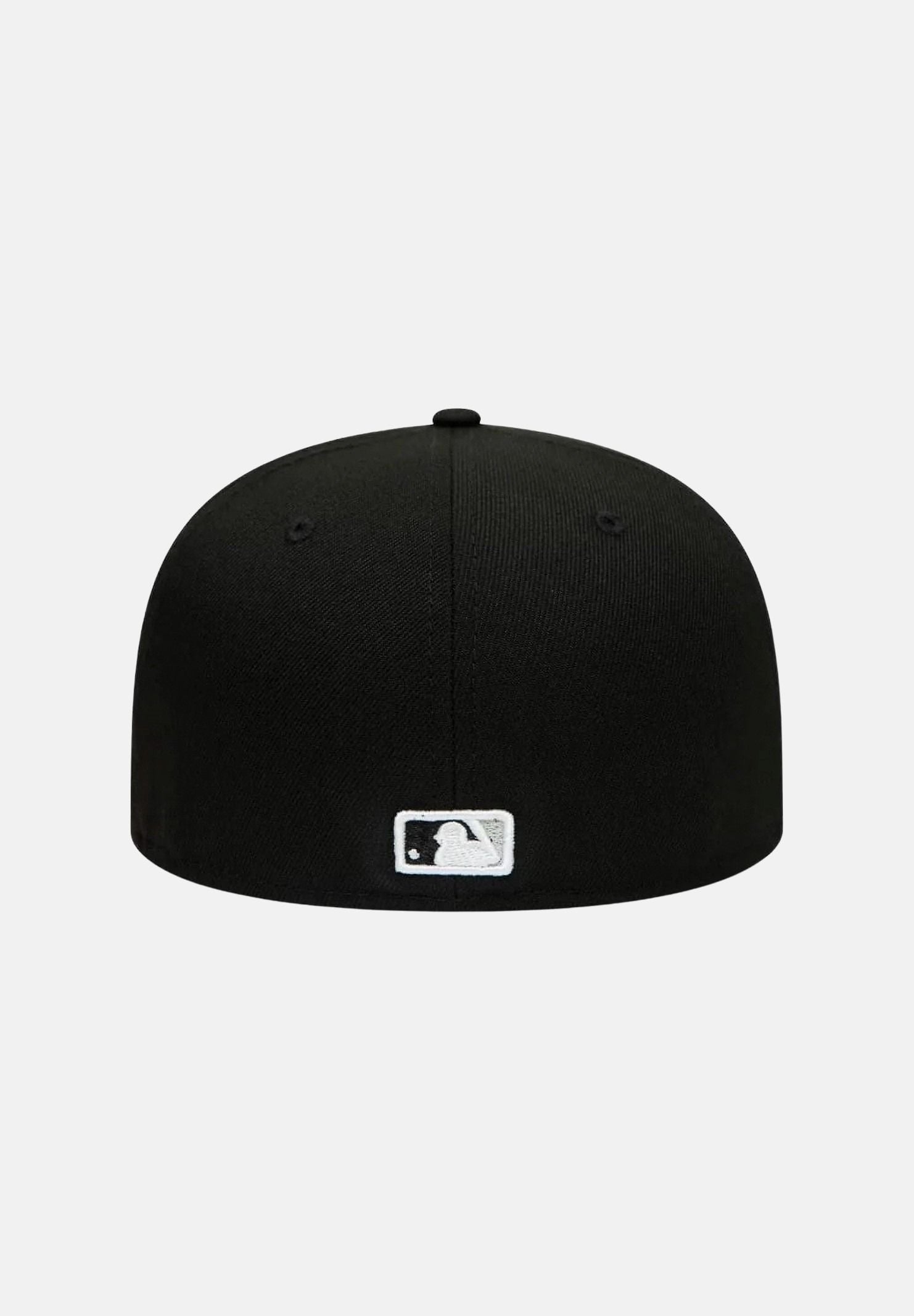 NEW ERA Cappello CHICAGO WHITE SOX AUTHENTIC nero per uomo e donna con logo della squadra ricamato. 12572845 . NEW ERA