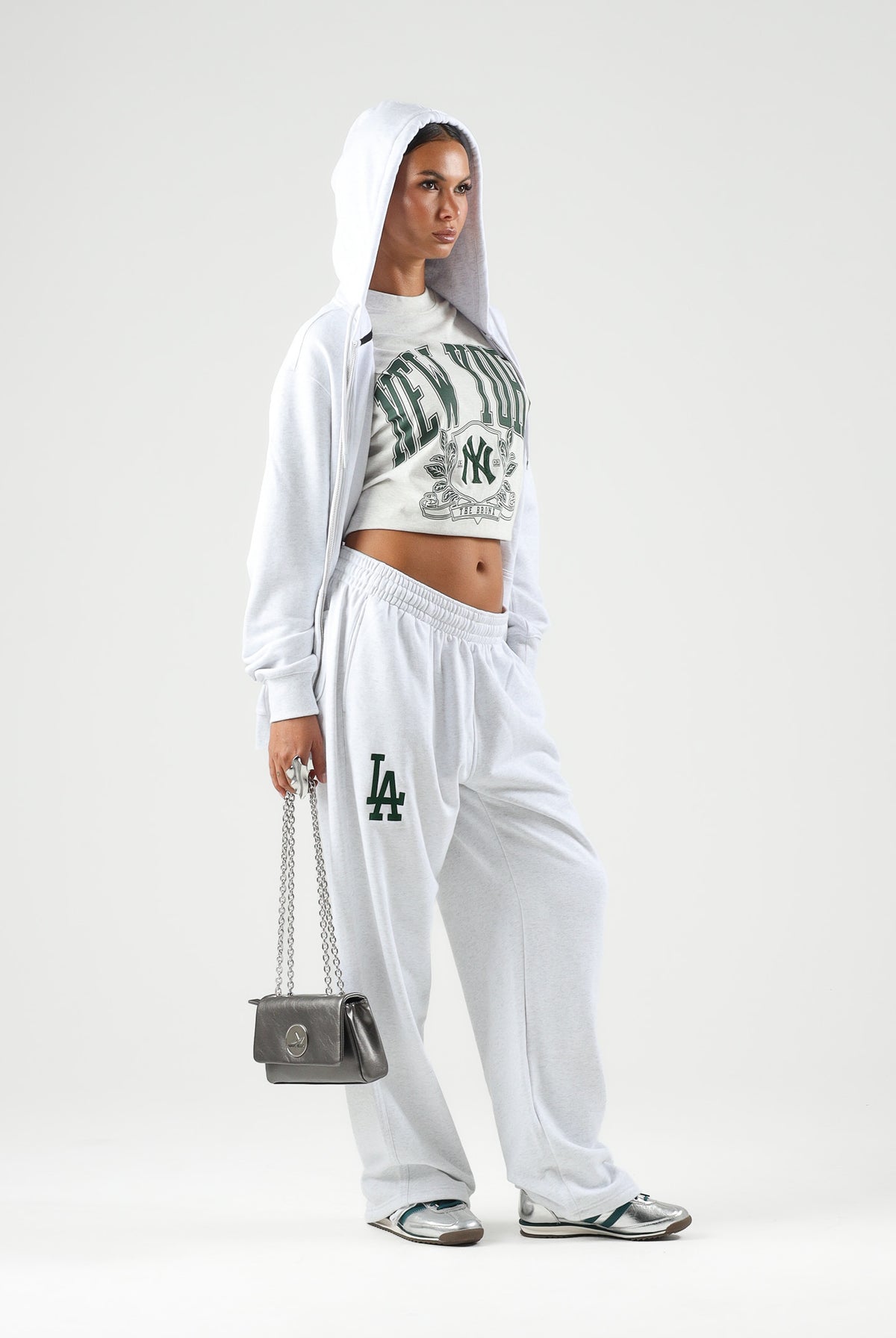 NEW ERA Pantaloni grigi per uomo e donna con logo stampato sulla gamba 14884623 . NEW ERA