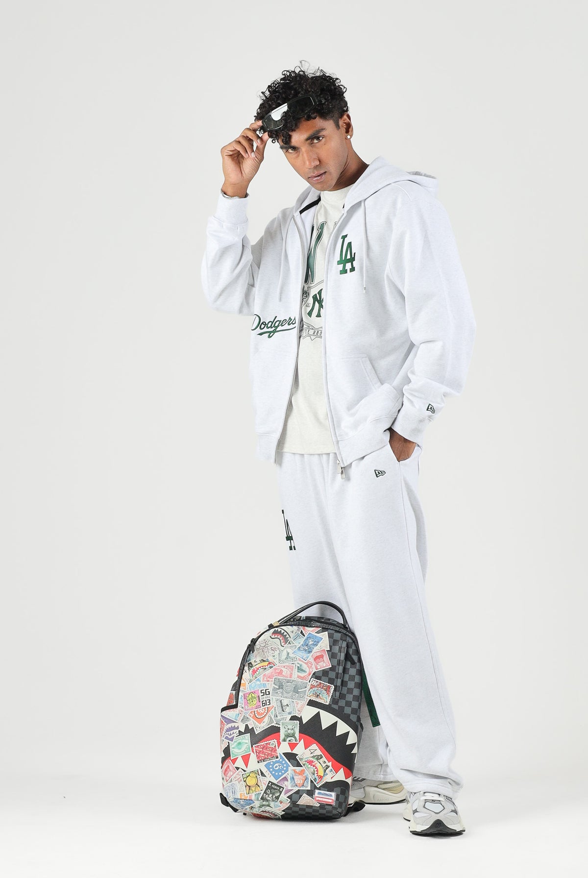 NEW ERA Pantaloni grigi per uomo e donna con logo stampato sulla gamba 14884623 . NEW ERA