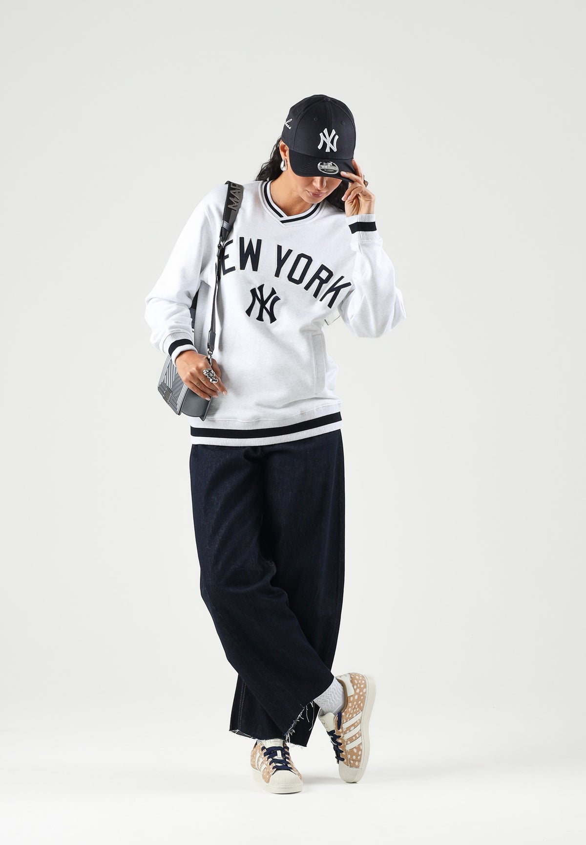 NEW ERA Felpa girocollo NEW YORK YANKEES grigio per uomo e donna con maxi logo 14959696 . NEW ERA