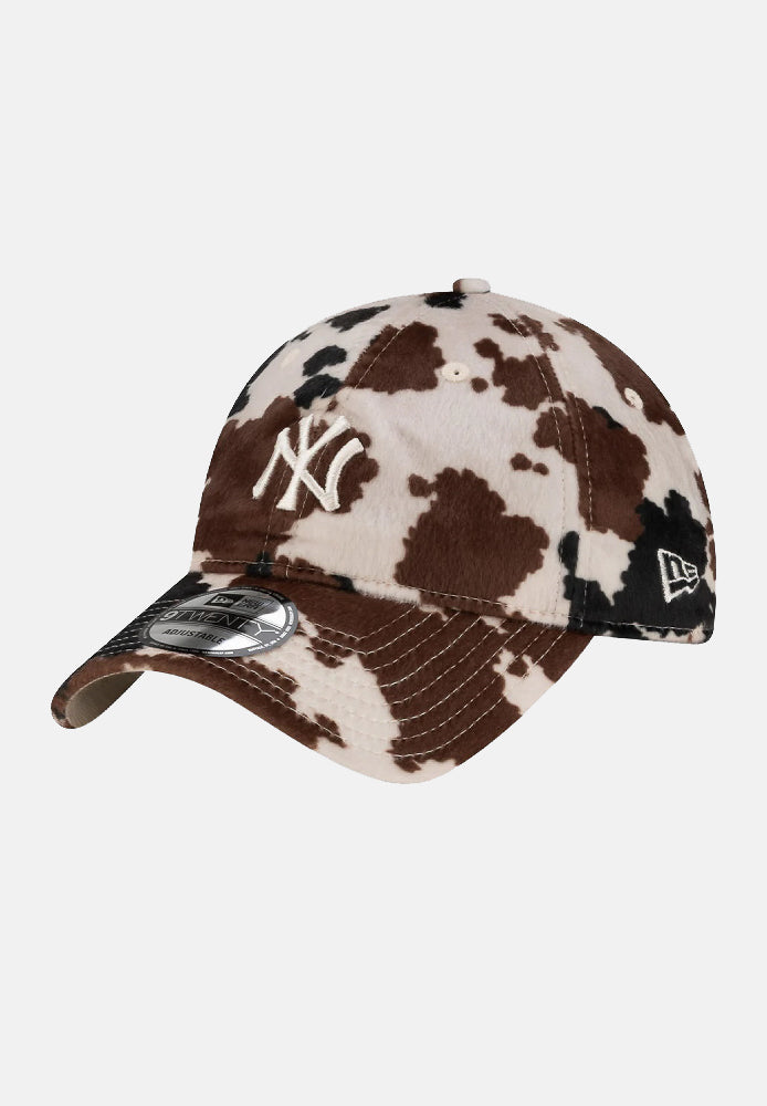 NEW ERA Cappello con visiera Animal Print 9Twenty New York Yankees con fantasia mucca nei toni del panna, marrone e nero da donna 60844104 . NEW ERA