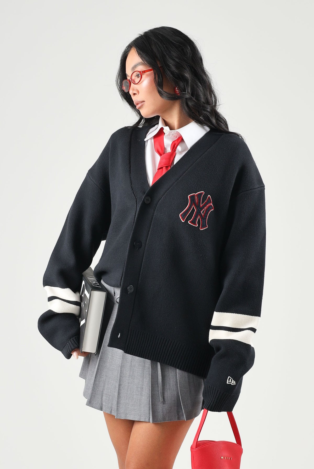 NEW ERA Cardigan nero per uomo e donna con bottoni e righe sportive bianche sulle maniche 60897381 . NEW ERA