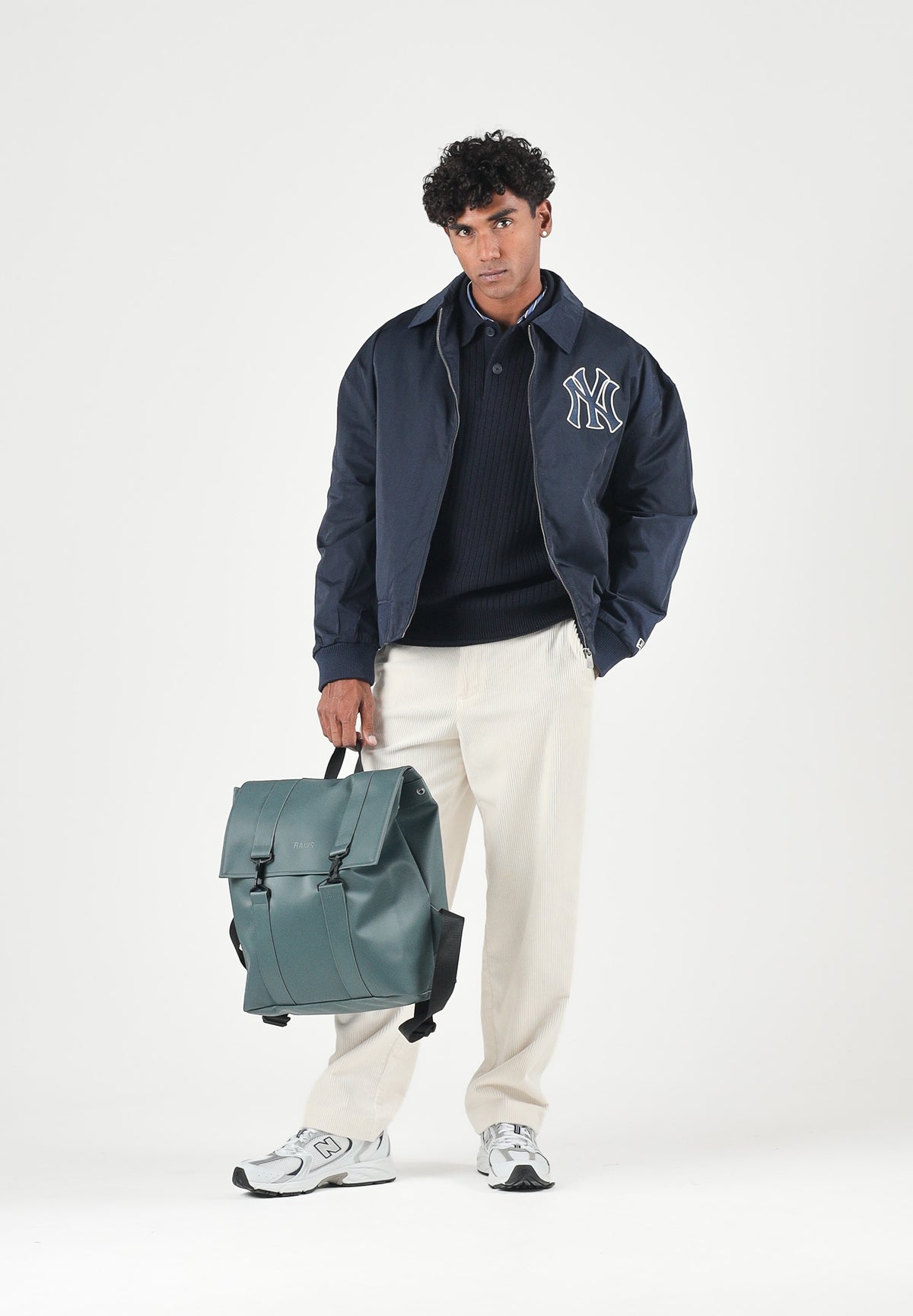 NEW ERA Giacca a vento blu per uomo e donna con ricamo del logo New York Yankees tono su tono sul petto. 60897438 . NEW ERA