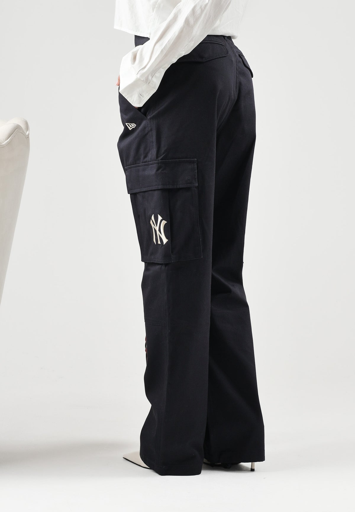 NEW ERA Pantaloni casual navy scuro-blu per uomo e donna con mini logo iconico 60897495 . NEW ERA