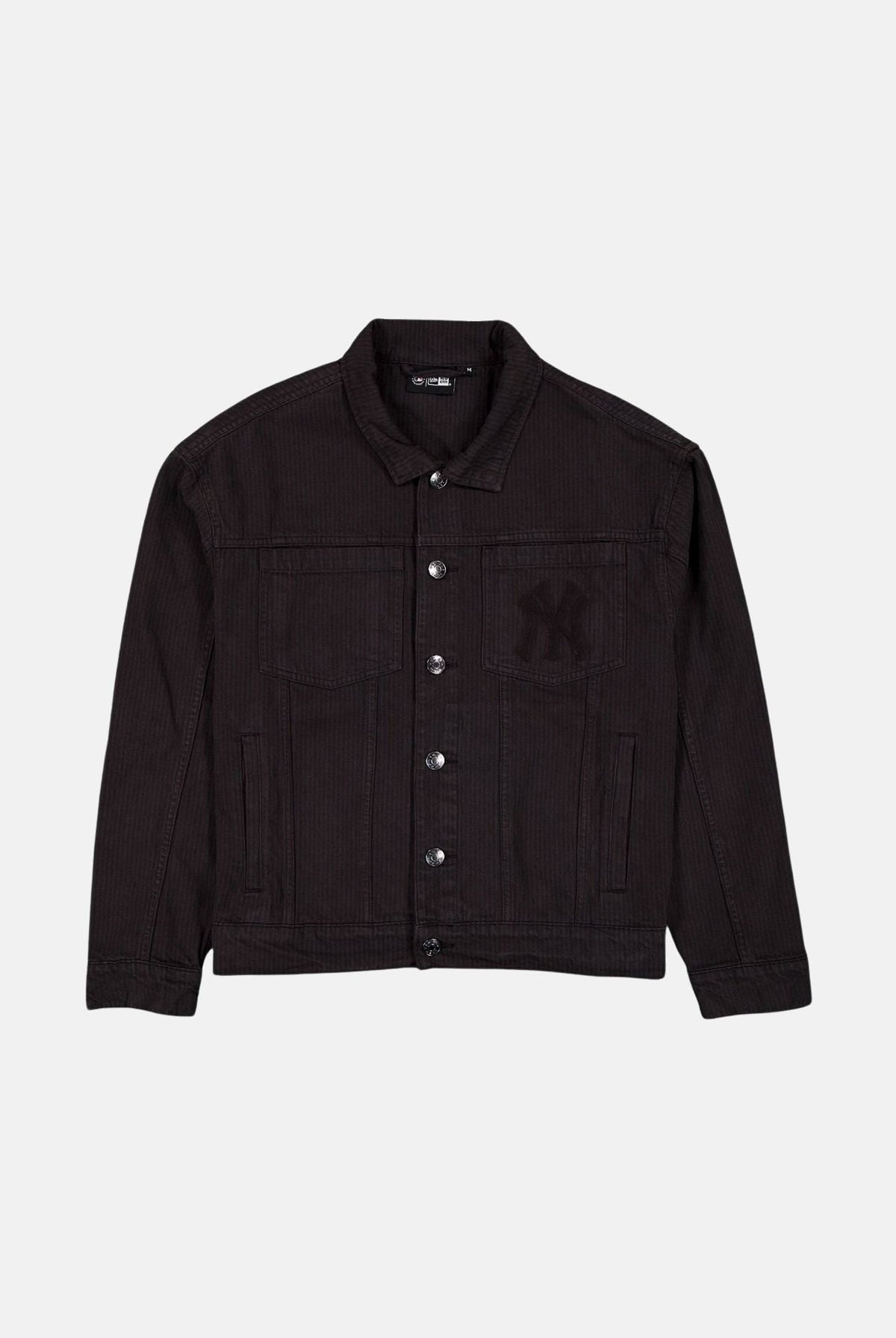 NEW ERA Giubbotto di jeans denim nero per uomo e donna con mini logo tono su tono 60897522 . NEW ERA