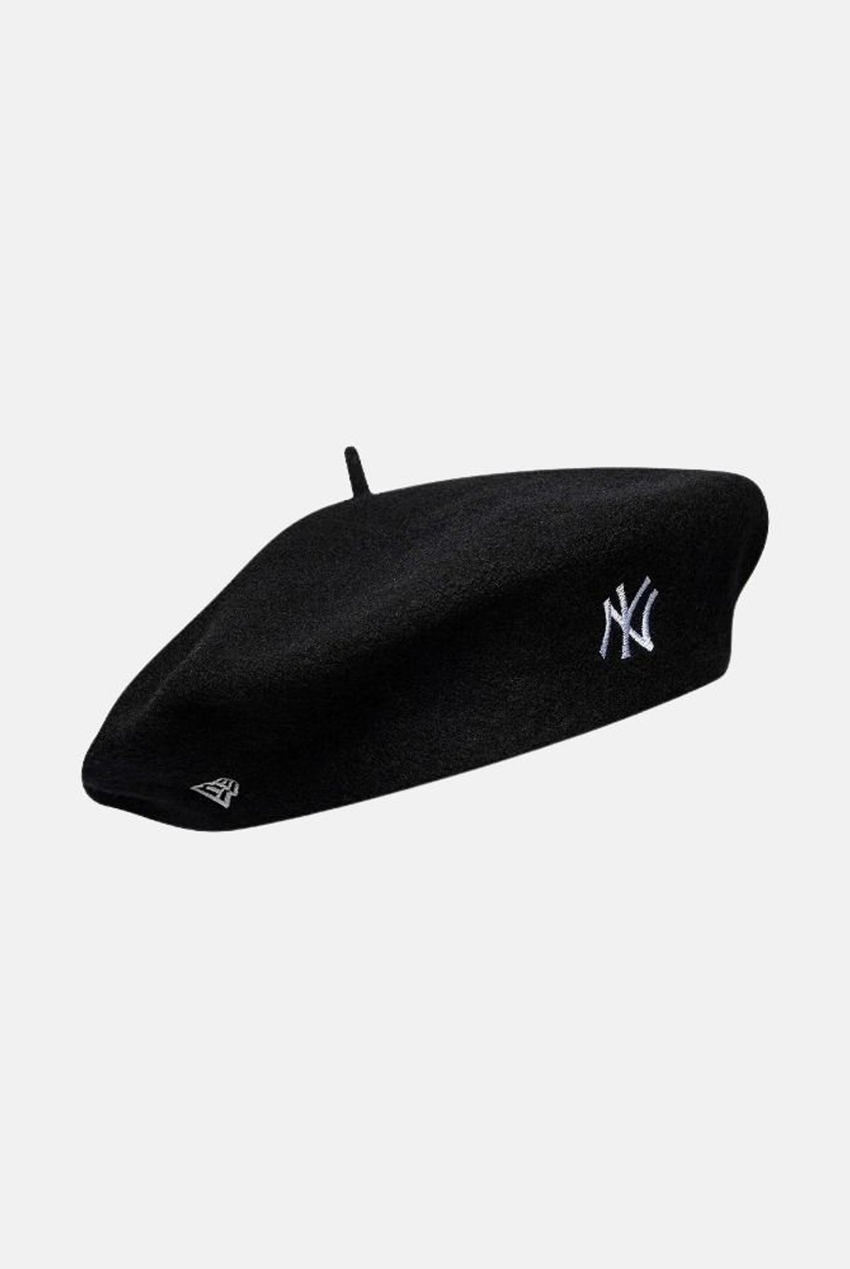 NEW ERA Basco nero da donna con mini logo centrale 60915736 . NEW ERA
