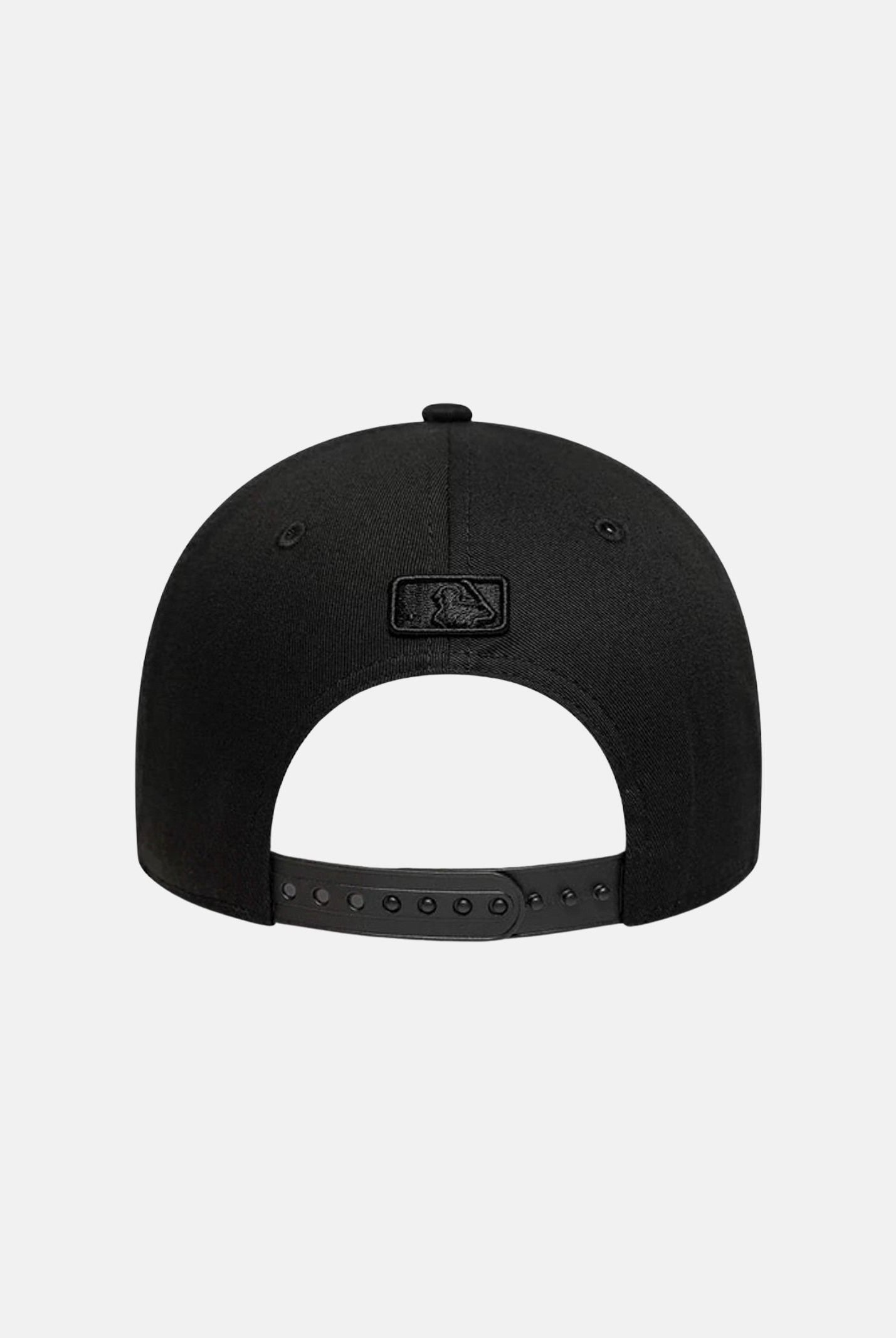 NEW ERA Cappello con visiera 9FORTY M-CROWN NEW YORK nero per uomo e donna con logo tono su tono 60915963 . NEW ERA