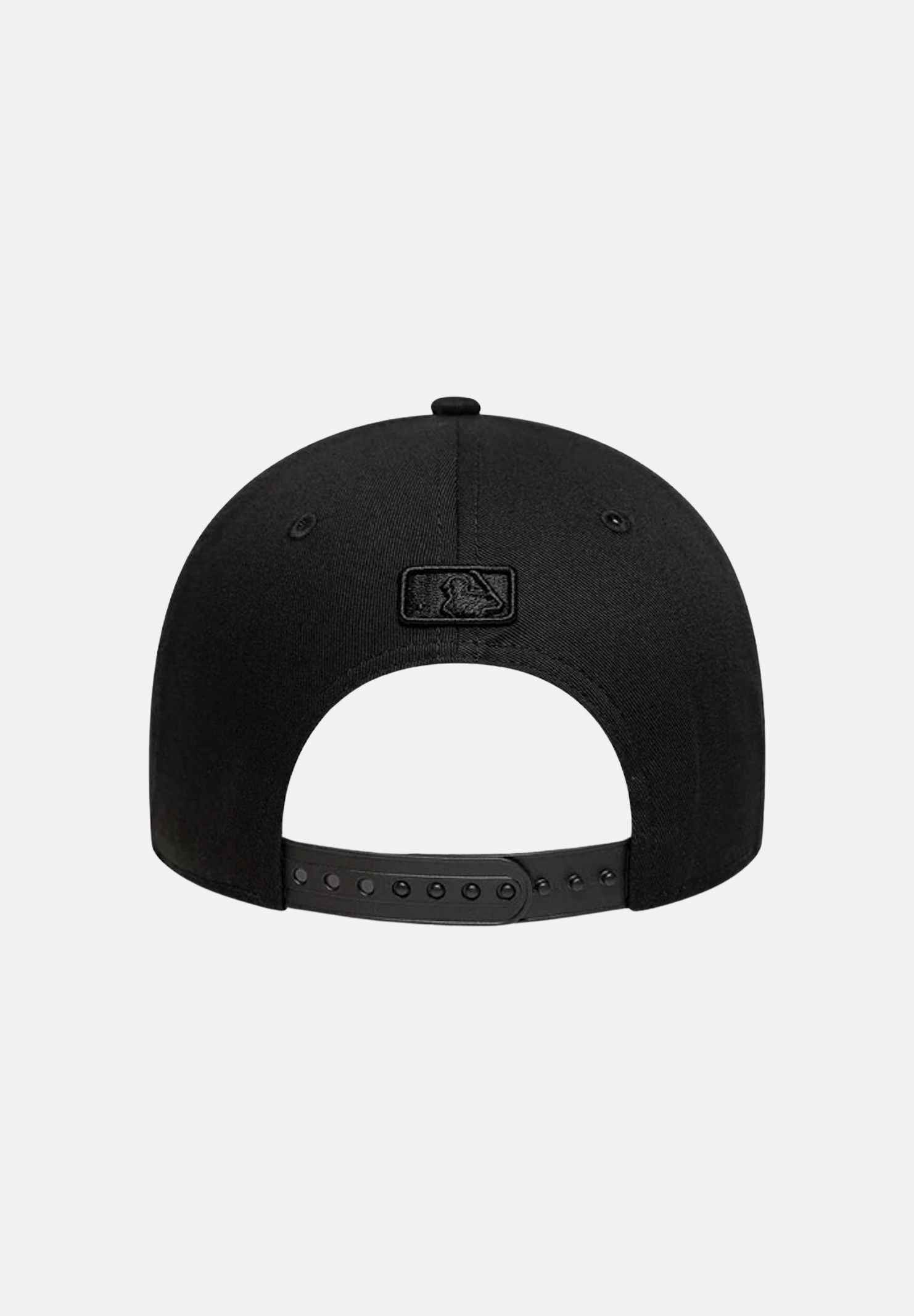 NEW ERA Cappello con visiera 9FORTY M-CROWN NEW YORK nero per uomo e donna con logo tono su tono 60915963 . NEW ERA