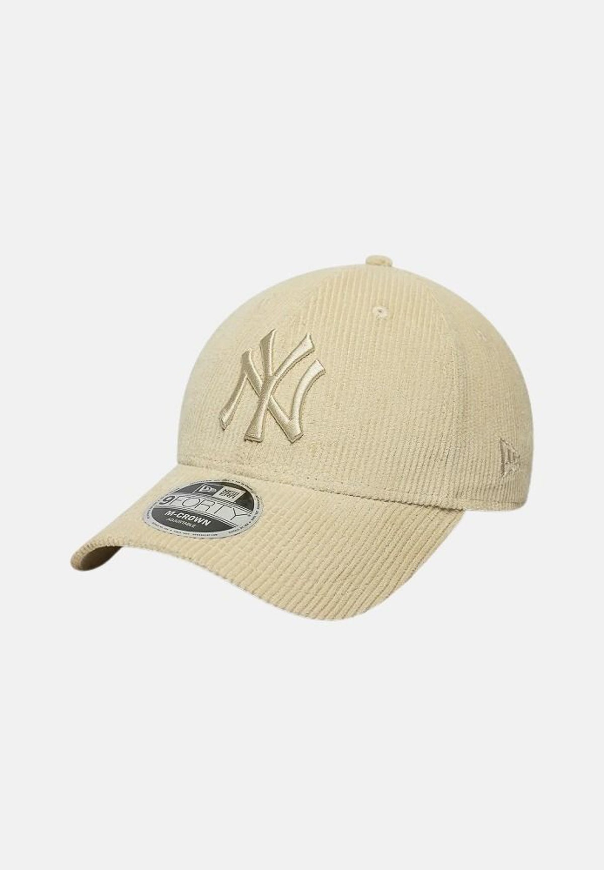 NEW ERA Cappello con visiera panna per uomo e donna con iconico logo NY ricamato tono su tono sul davanti 60916000 . NEW ERA