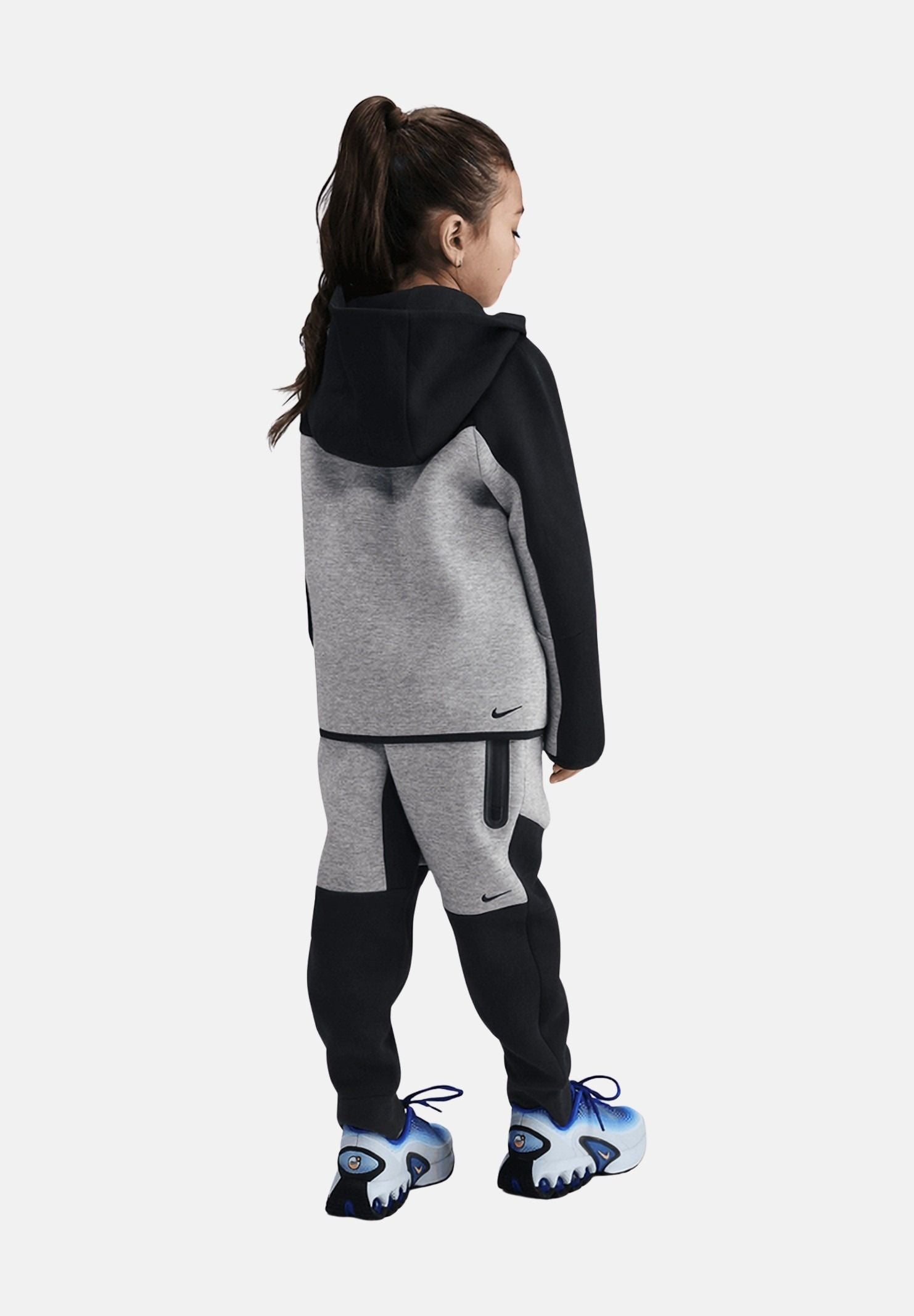 NIKE Tuta Tech Fleece nera e grigia per bambino e bambina con logo 86M880 K90 NIKE