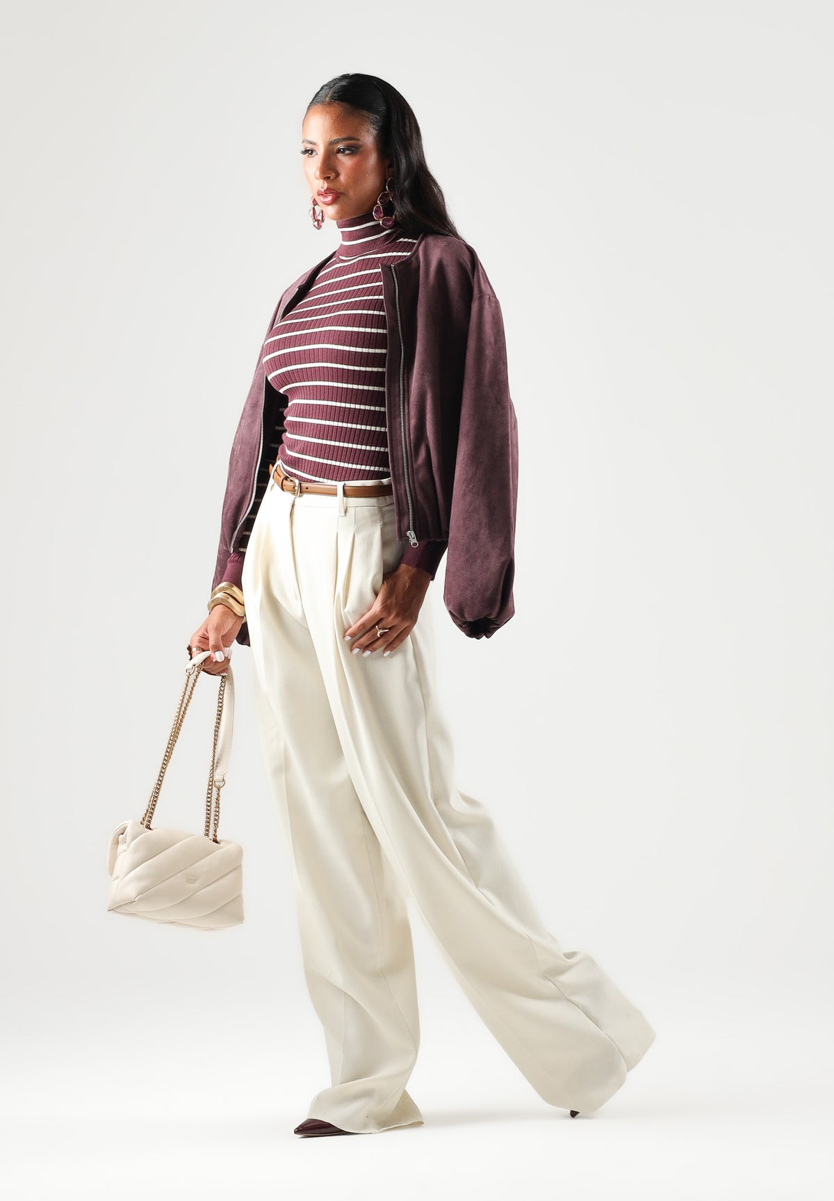 ONLY Dolcevita rigato bordeaux per donna con collo alto e motivo a righe orizzontali bianche. 15165075 FI ONLY
