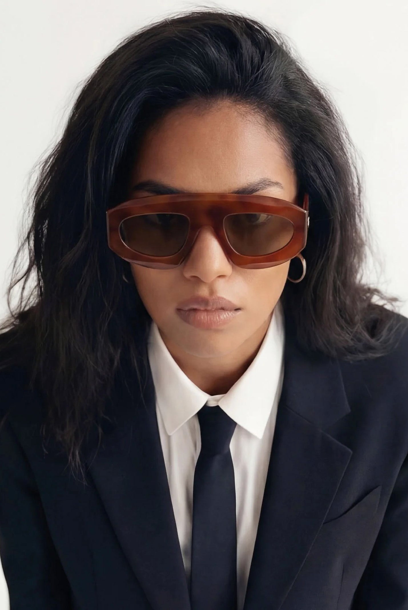 OS SUNGLASSES Occhiali da sole OSAKA per uomo e donna, con montatura tinta unita effetto Safari e lenti verdi. OS3002 C01 OS SUNGLASSES
