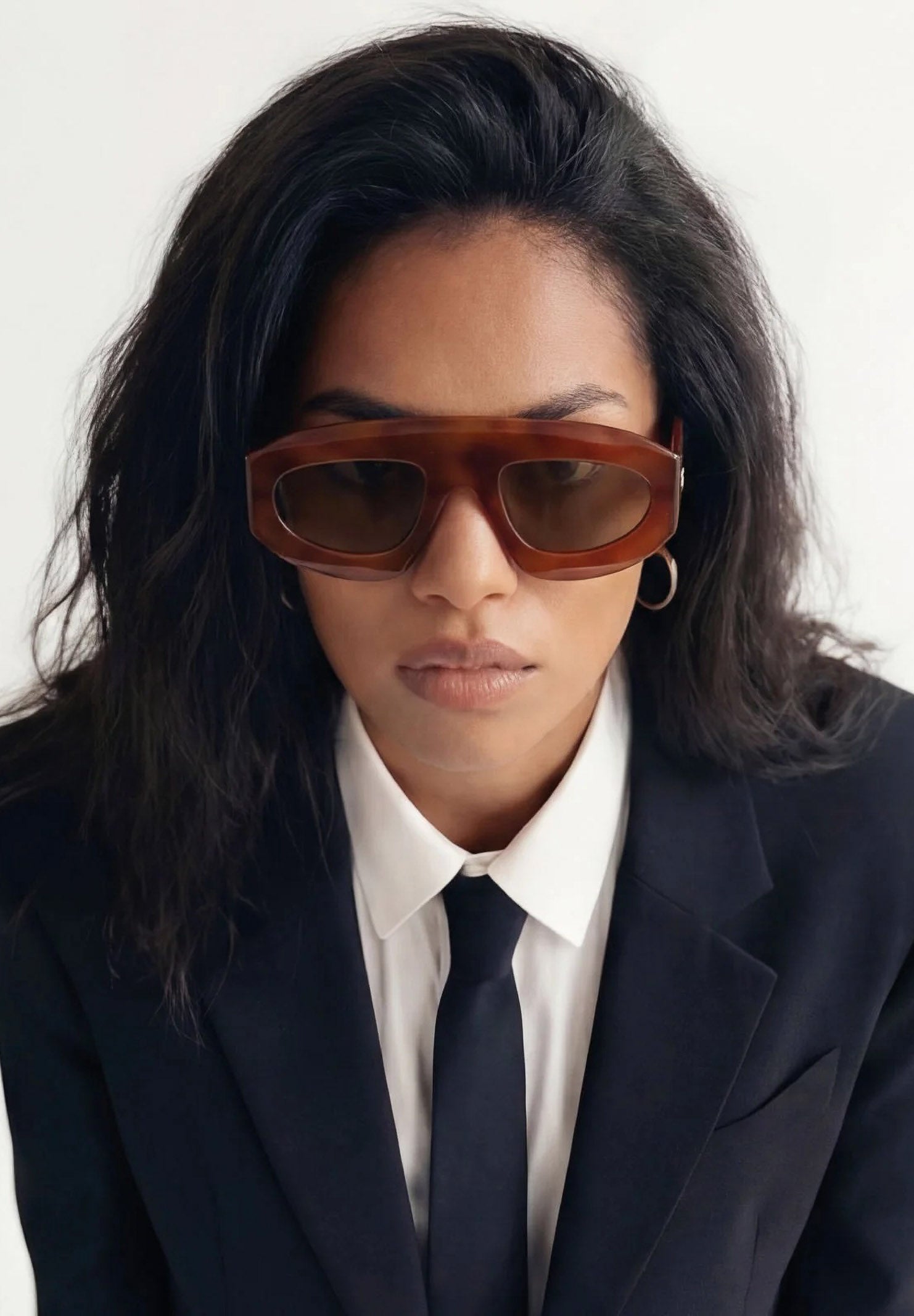 OS SUNGLASSES Occhiali da sole OSAKA per uomo e donna, con montatura tinta unita effetto Safari e lenti verdi. OS3002 C01 OS SUNGLASSES