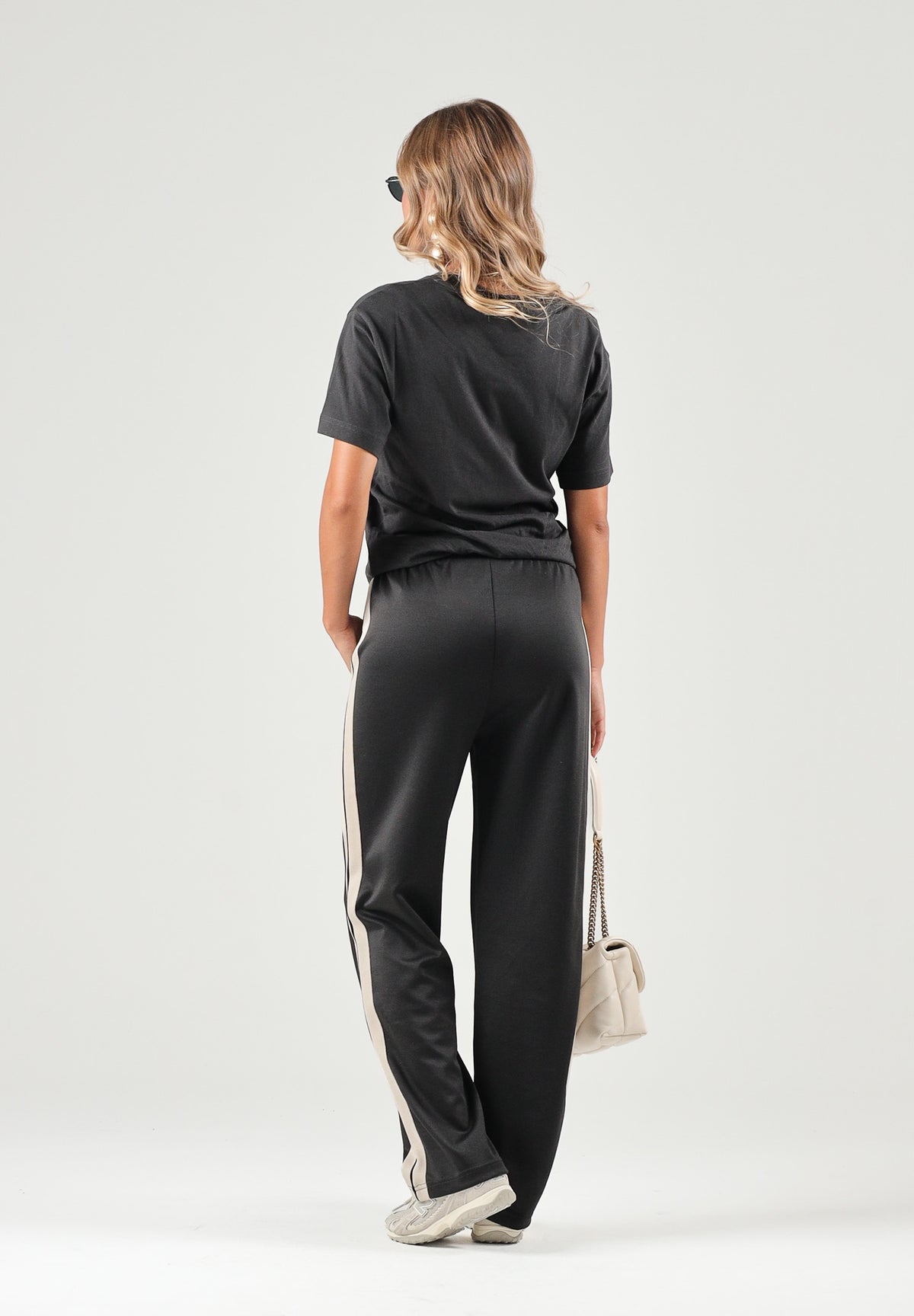 PALM ANGELS T-shirt LOGO nera per donna, ragazza e bambina con logo stampato a contrasto. F6PAJBTH017 110 PALM ANGELS