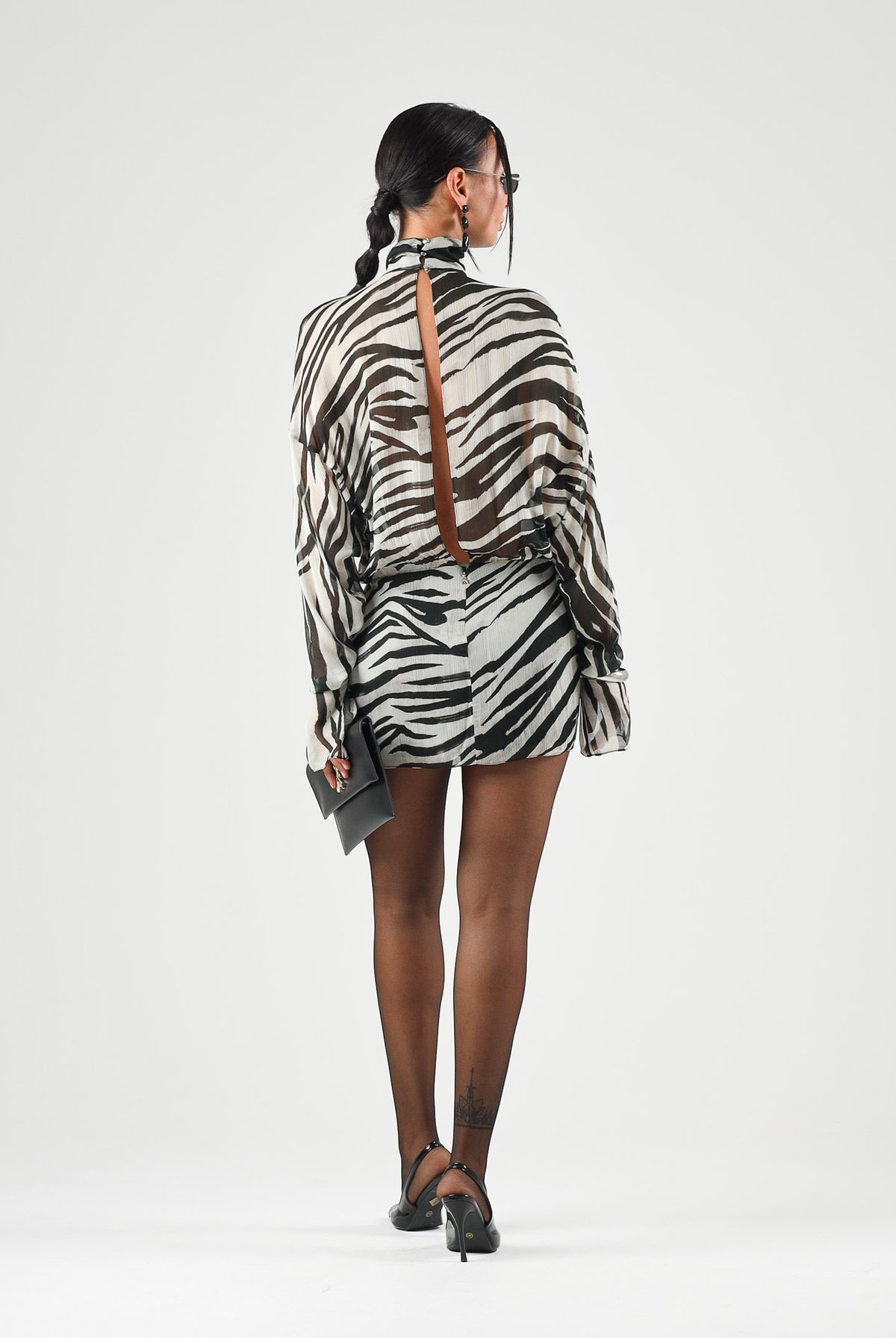 PATRIZIA PEPE Abito mini animalier bianco e nero da donna con motivo zebrato e drappeggio laterale. 2A0051C0279 J373 PATRIZIA PEPE