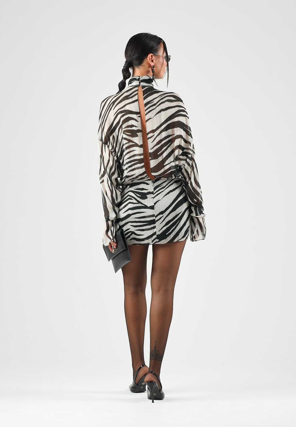 PATRIZIA PEPE Abito mini animalier bianco e nero da donna con motivo zebrato e drappeggio laterale. 2A0051C0279 J373 PATRIZIA PEPE
