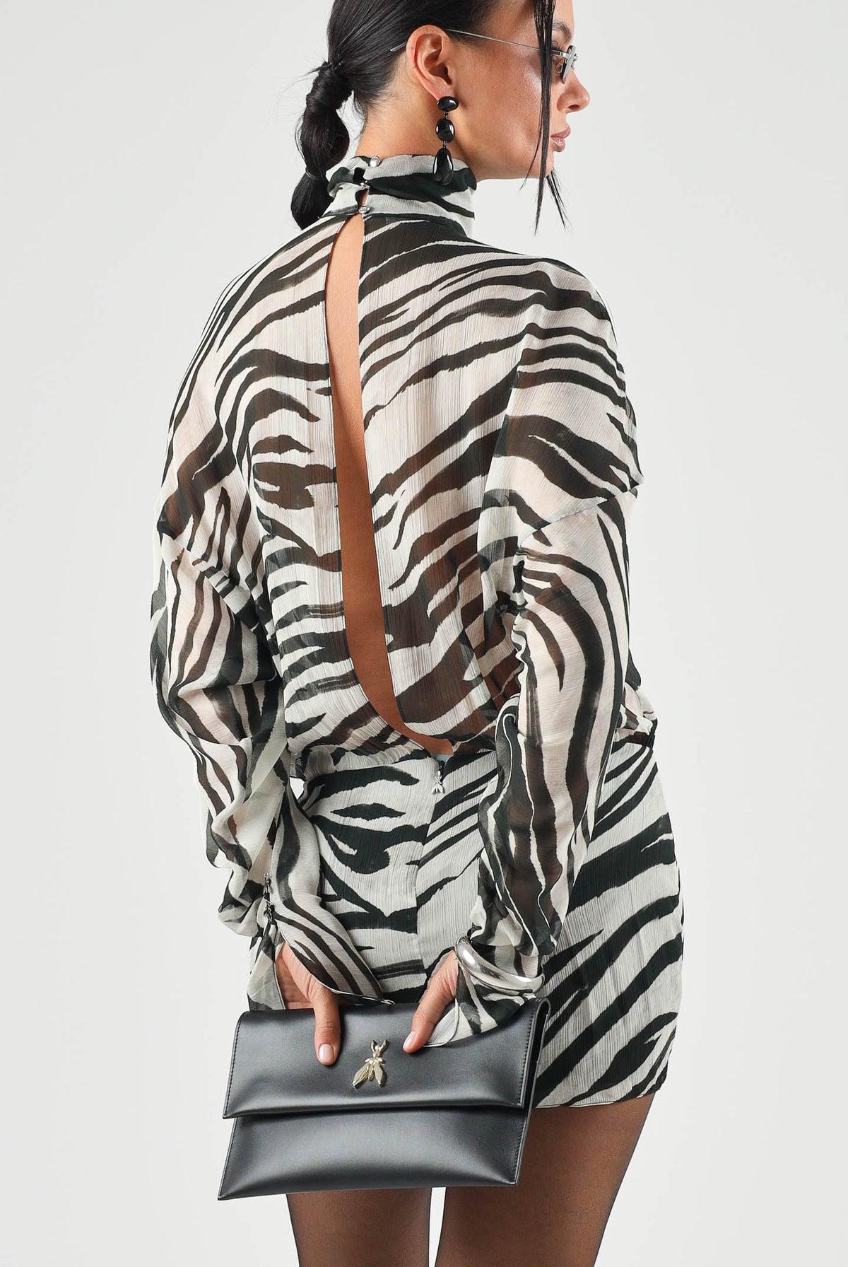 PATRIZIA PEPE Abito mini animalier bianco e nero da donna con motivo zebrato e drappeggio laterale. 2A0051C0279 J373 PATRIZIA PEPE