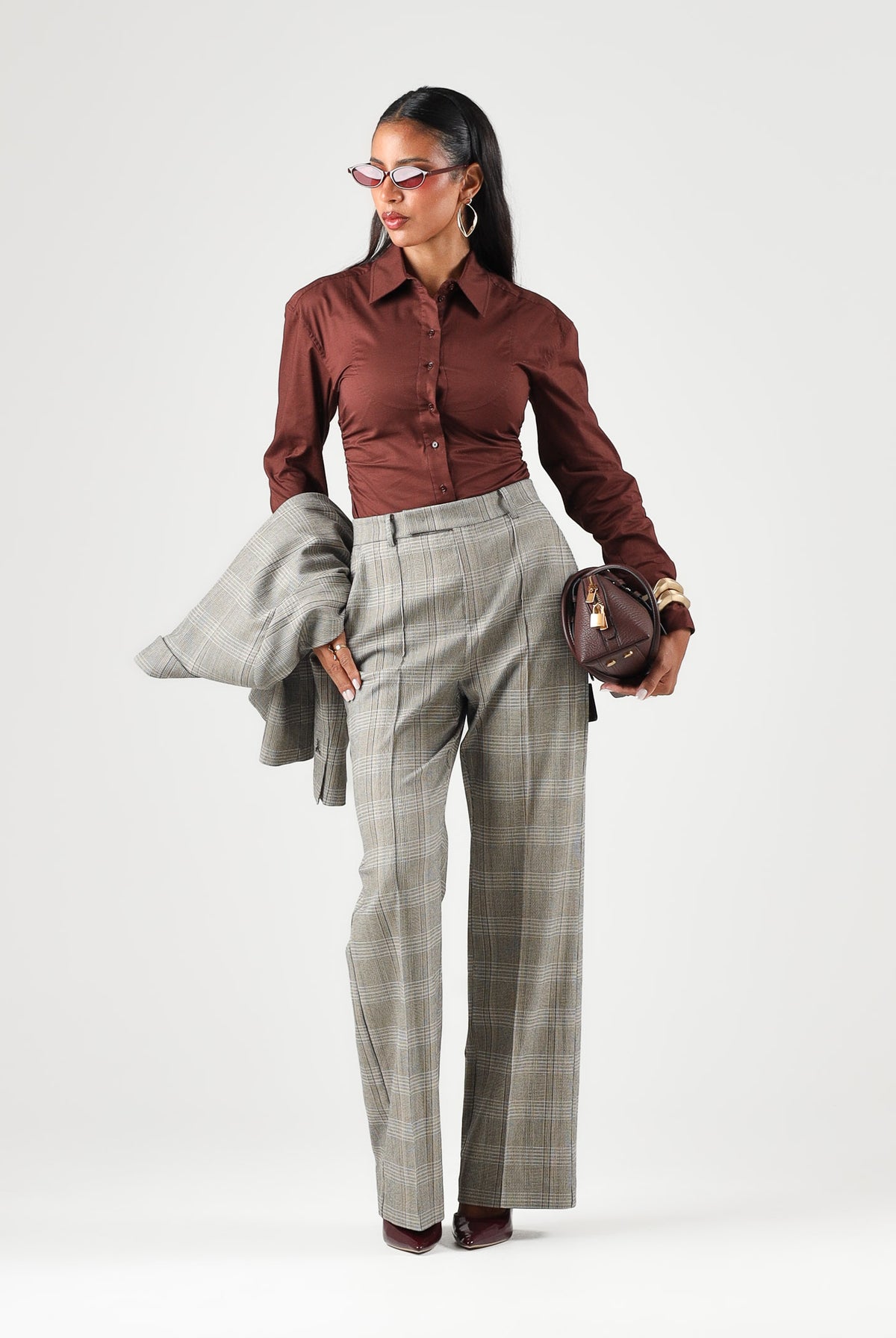PATRIZIA PEPE Camicia manica lunga marrone per donna con linea aderente e dettaglio arricciato sul davanti. 8C0030C8004 B887 PATRIZIA PEPE