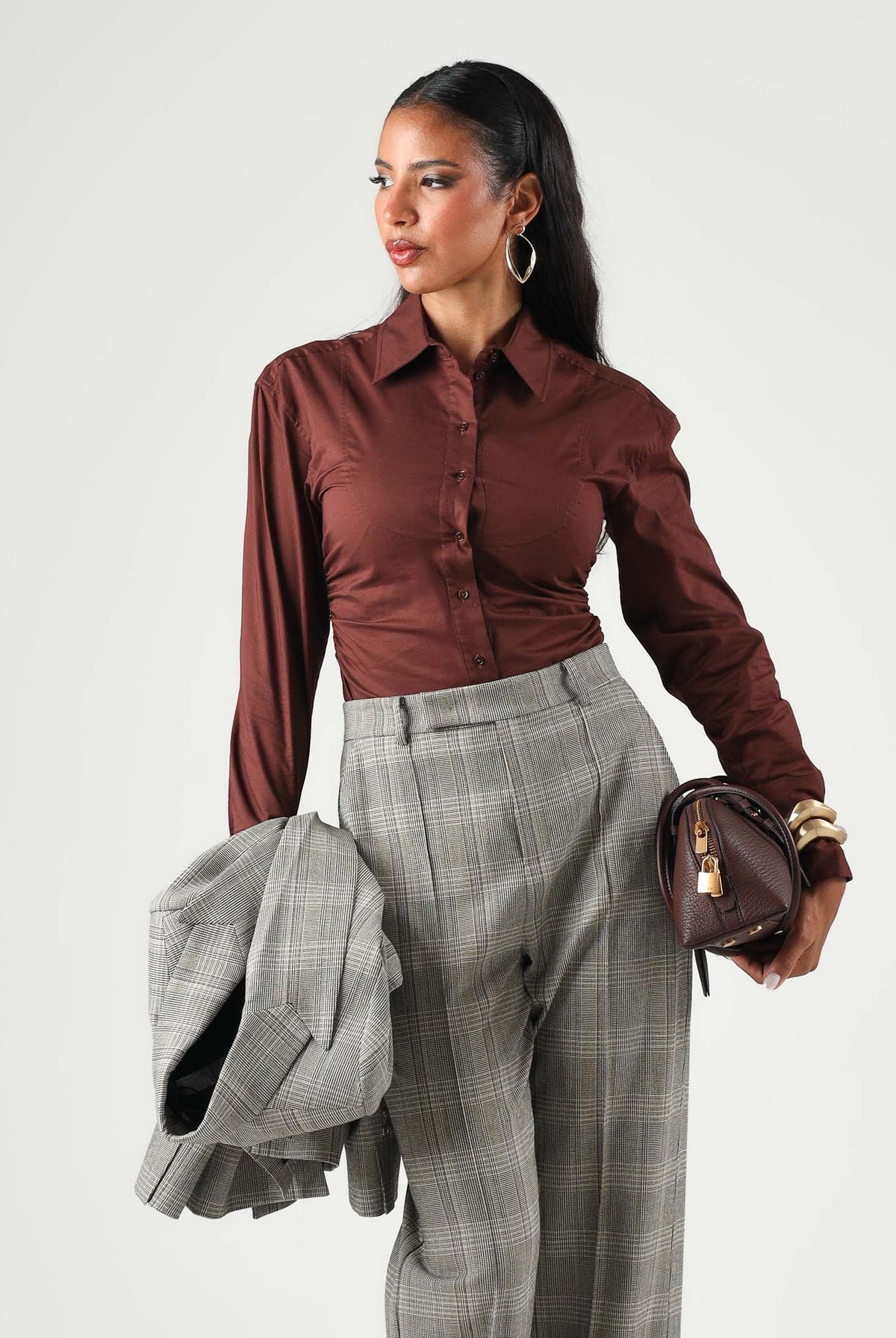 PATRIZIA PEPE Camicia manica lunga marrone per donna con linea aderente e dettaglio arricciato sul davanti. 8C0030C8004 B887 PATRIZIA PEPE