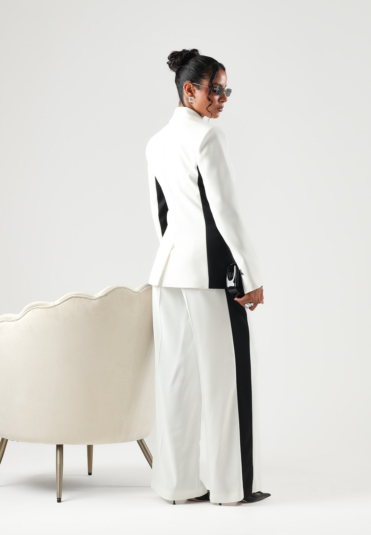 PATRIZIA PEPE Pantaloni eleganti bianchi da donna con inserti laterali a contrasto e vita regolare. 8P0244C7004 J526 PATRIZIA PEPE