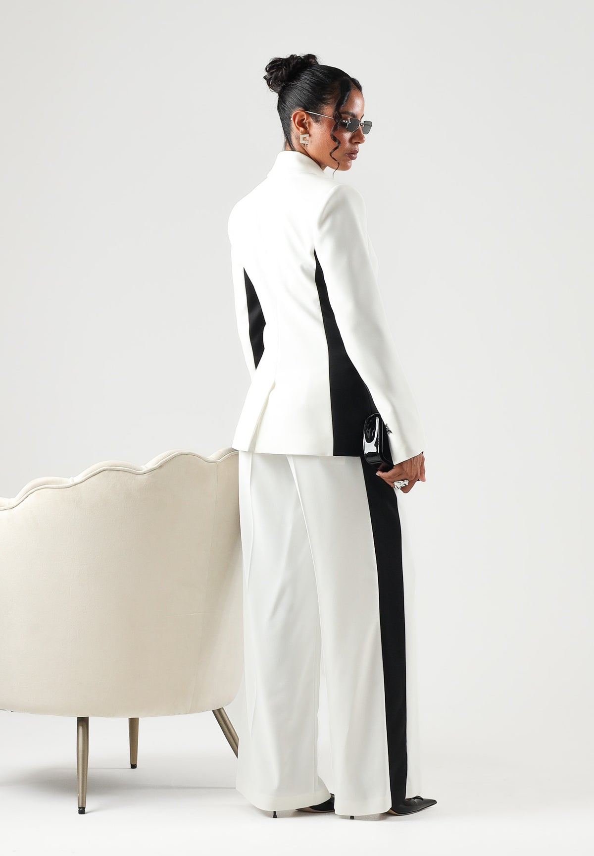 PATRIZIA PEPE Giacca doppiopetto bianca-nera da donna con revers a contrasto 8S0000C7004 J526 PATRIZIA PEPE
