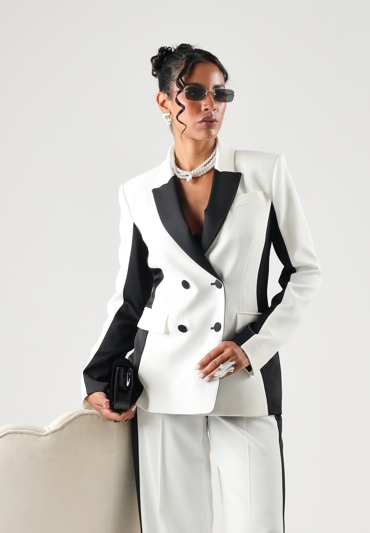 PATRIZIA PEPE Giacca doppiopetto bianca-nera da donna con revers a contrasto 8S0000C7004 J526 PATRIZIA PEPE