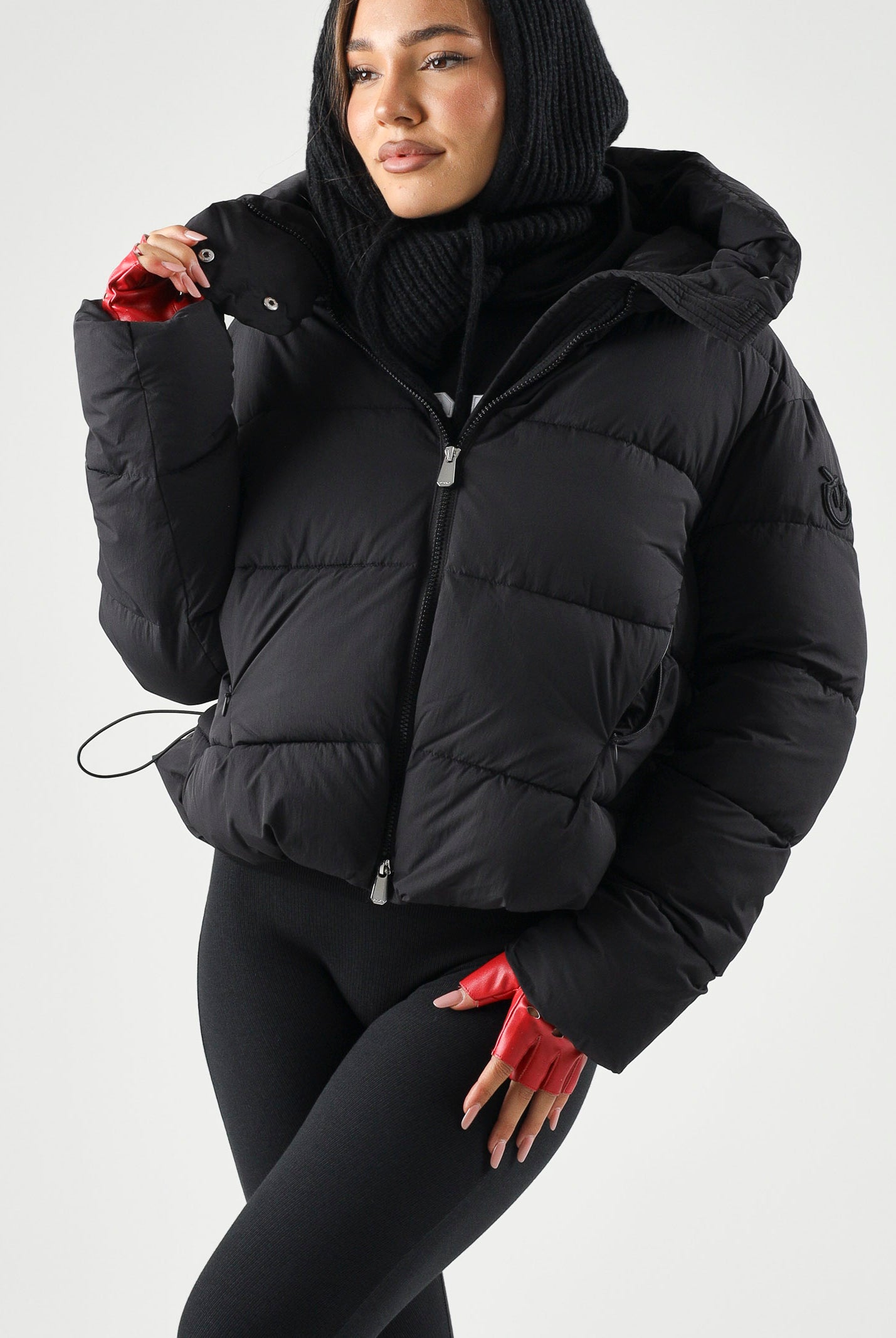 PINKO Piumino GIZA Nero Limousine da donna con trapuntatura orizzontale e cappuccio avvolgente. 101602A3EA Z99 PINKO