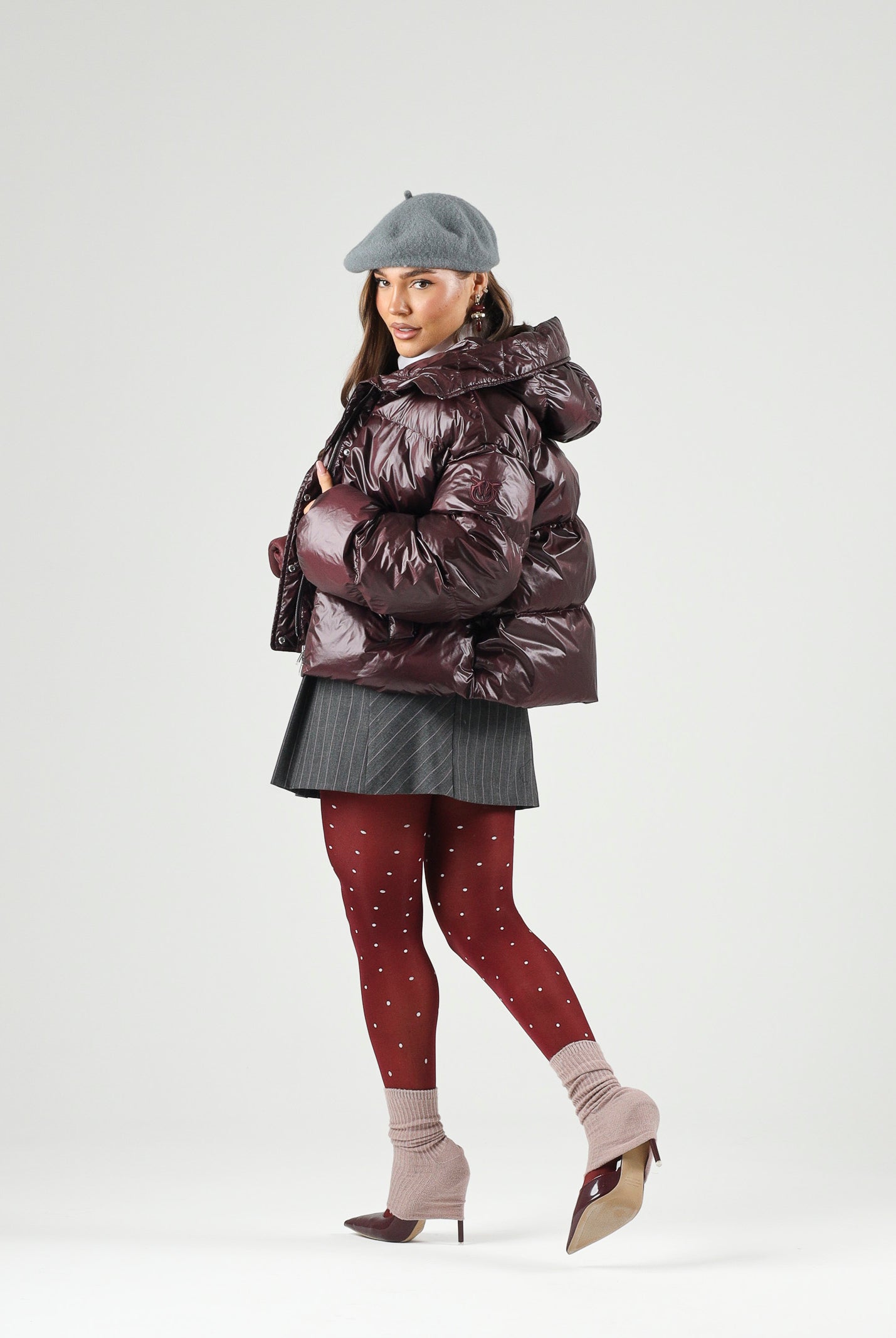 PINKO Piumino IMPASTO bordeaux scuro da donna con finitura semilucida e cappuccio avvolgente. 105656A3FI RR7 PINKO