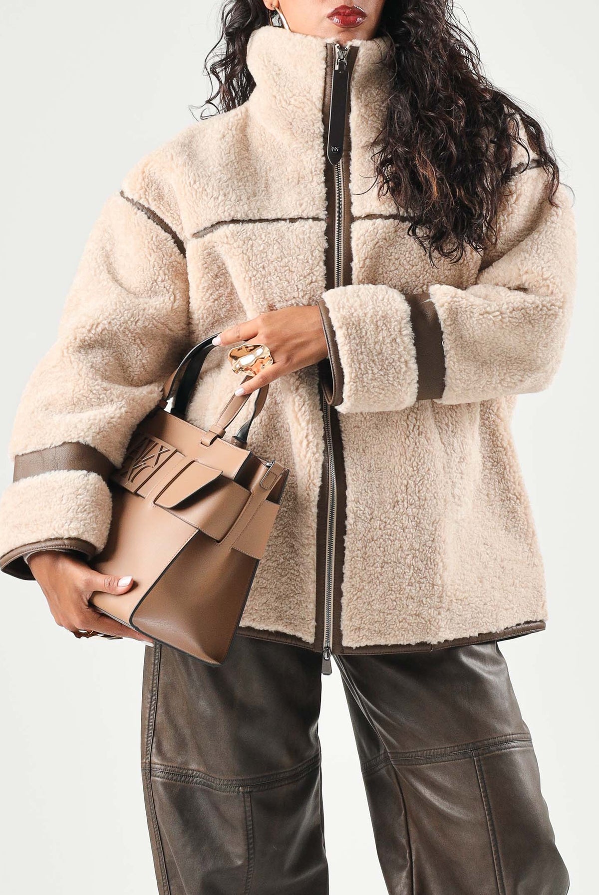 PINKO Montone CELOSIA PECAOAT marrone-beige da donna con colletto alto e chiusura frontale con zip. 107165A3FJ ZL3 PINKO