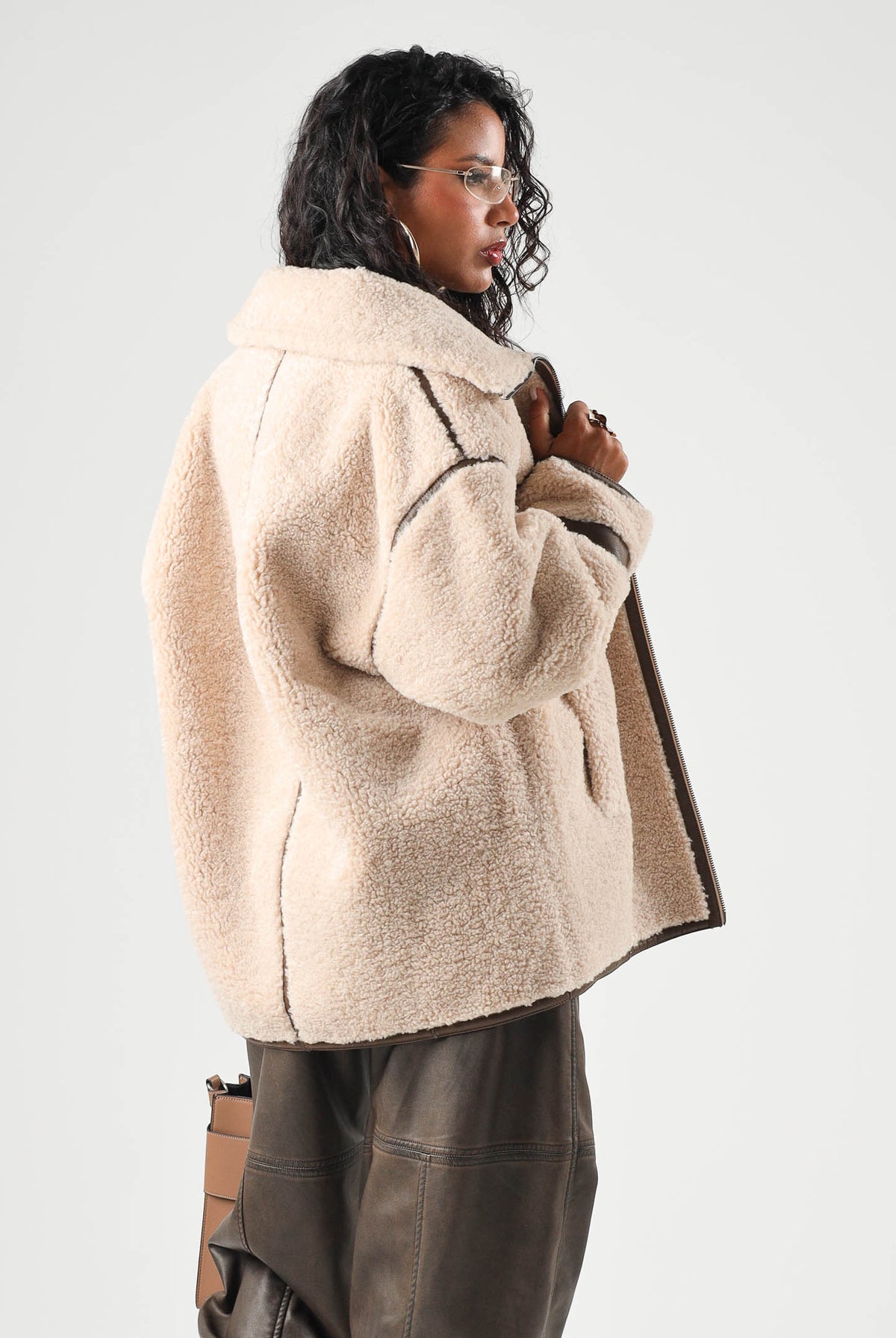 PINKO Montone CELOSIA PECAOAT marrone-beige da donna con colletto alto e chiusura frontale con zip. 107165A3FJ ZL3 PINKO