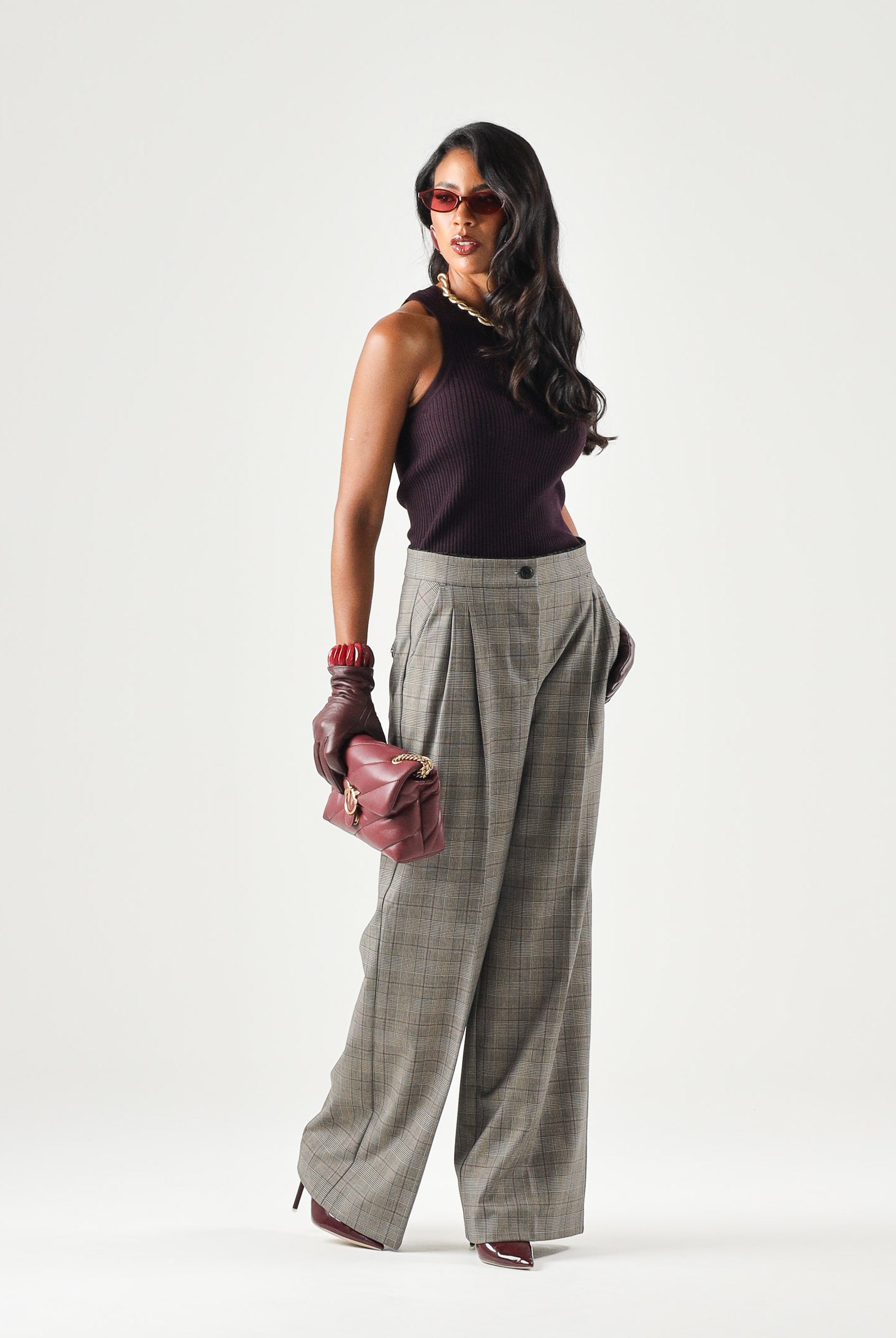 PINKO Top smanicato NEWCASTLE in maglia viola prugna, da donna con dettaglio logo frontale 107321A18M W63 PINKO
