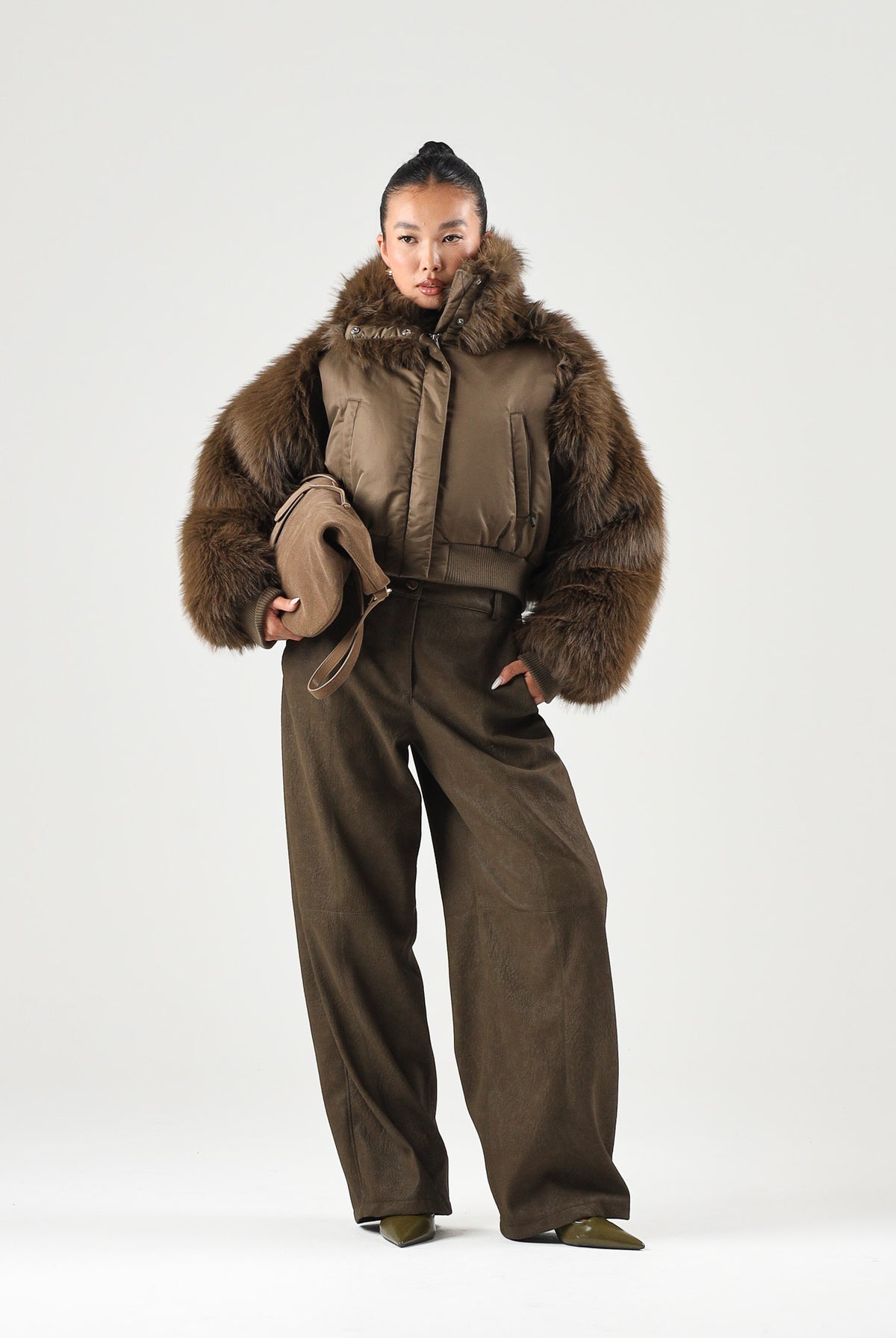 PINKO Pantalone BAROLO verde faggiano per donna con tasche e chiusura frontale con bottone. 107710A3MD X51 PINKO