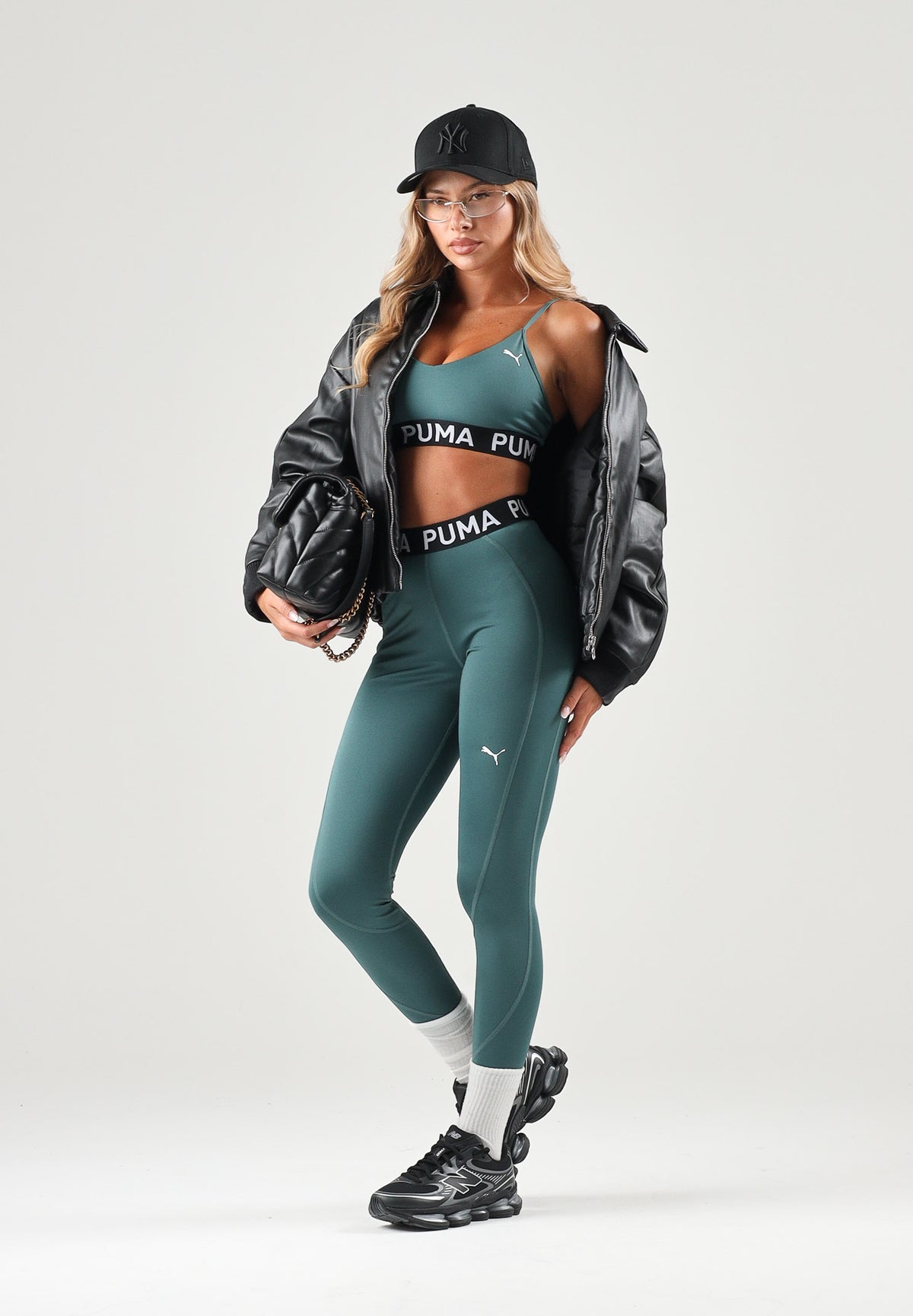 PUMA Top sportivo EVERSEAM verde da donna con spalline sottili incrociate e fascia inferiore elasticizzata 527140 69 PUMA