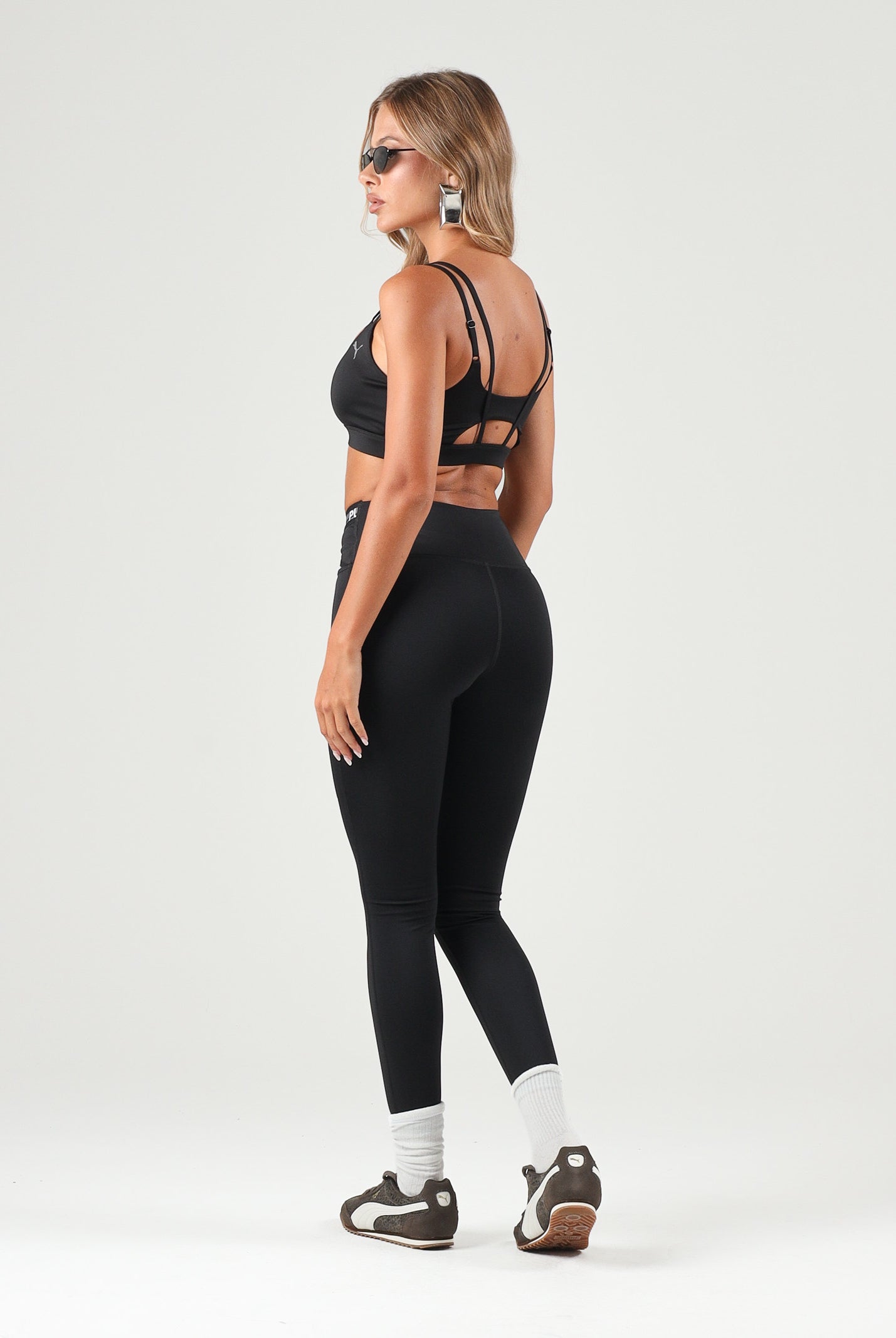 PUMA Leggings sportivo nero per donna con cintura elastica logata incrociata. 528498 01 PUMA